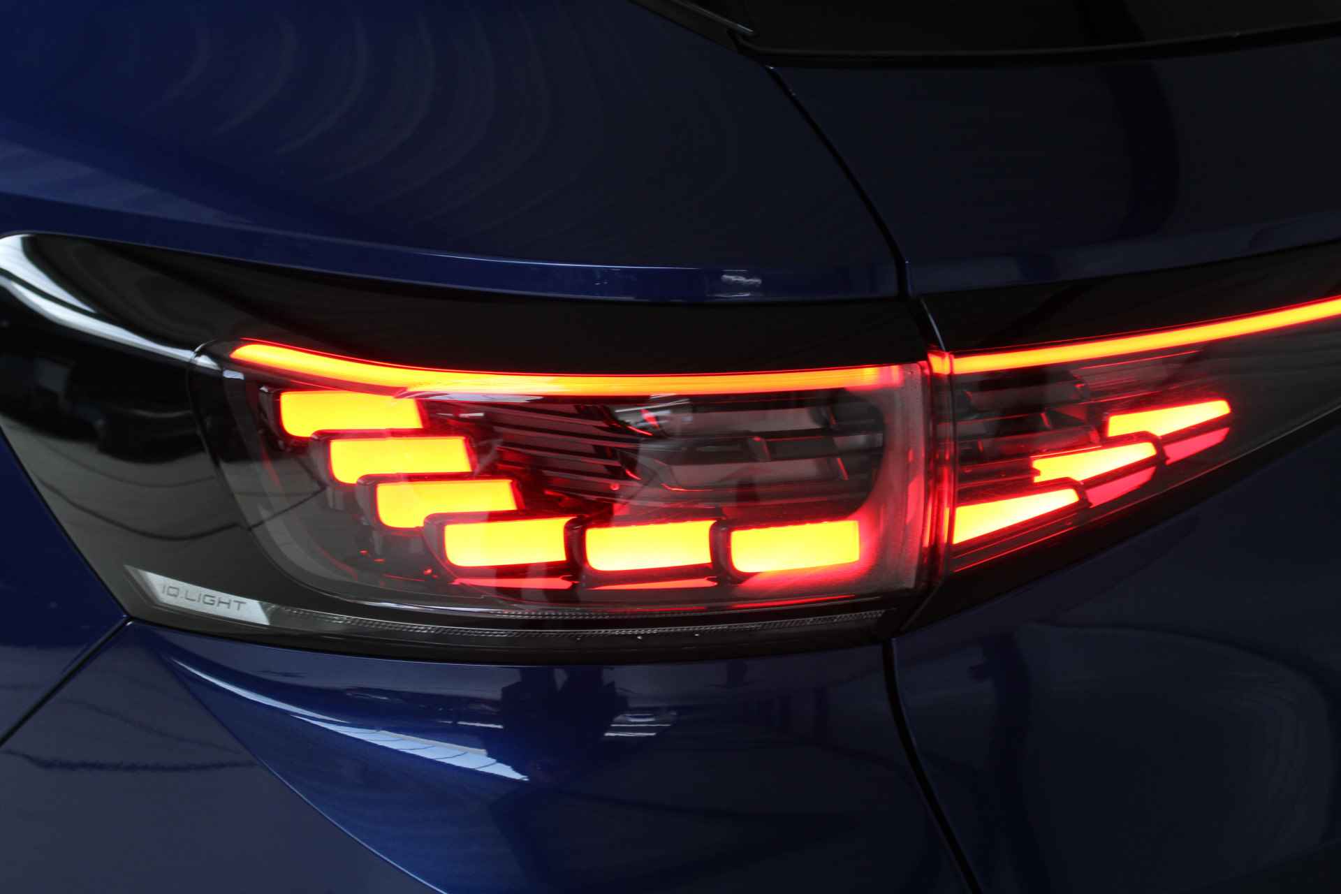 Volkswagen ID.4 1st MAX 77 kWh 204PK 8% Bijtelling Panoramadak | IQ-Light | Head Up Display  | 360 Camera | Warmtepomp | Side Assist . - 25/34