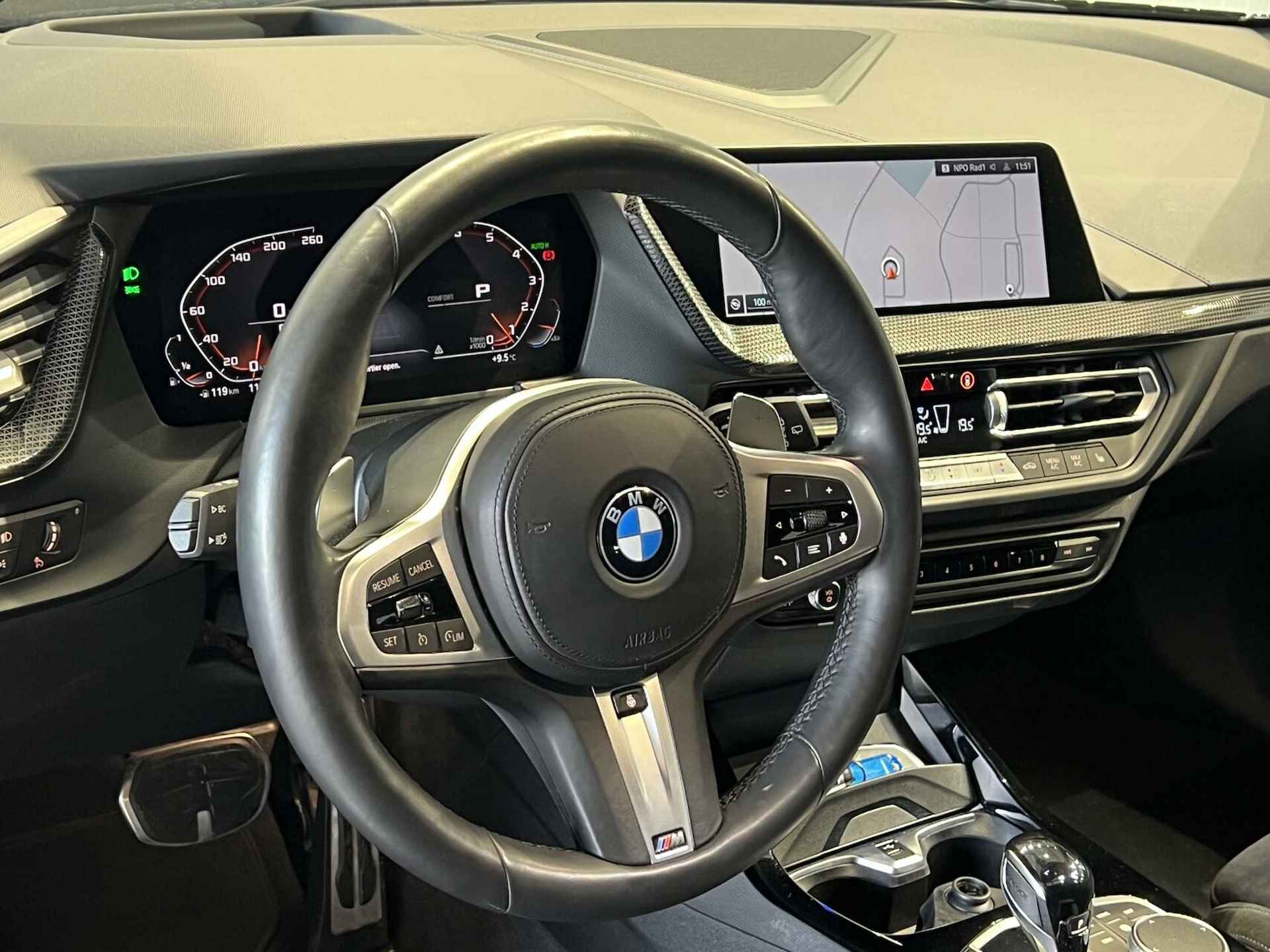 BMW 1-serie M135i xDrive High Executive|PANO|HEAD-UP|H&K|19' - 15/53