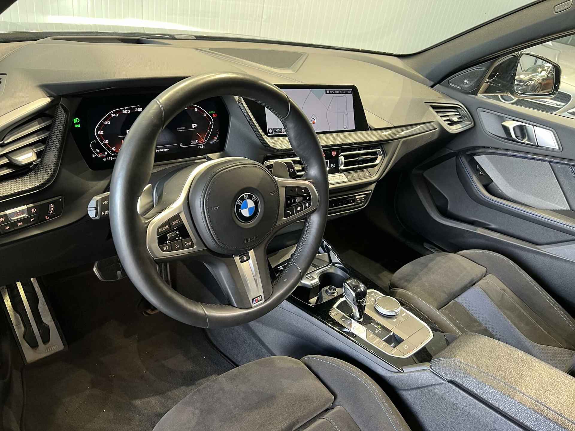 BMW 1-serie M135i xDrive High Executive|PANO|HEAD-UP|H&K|19' - 16/53