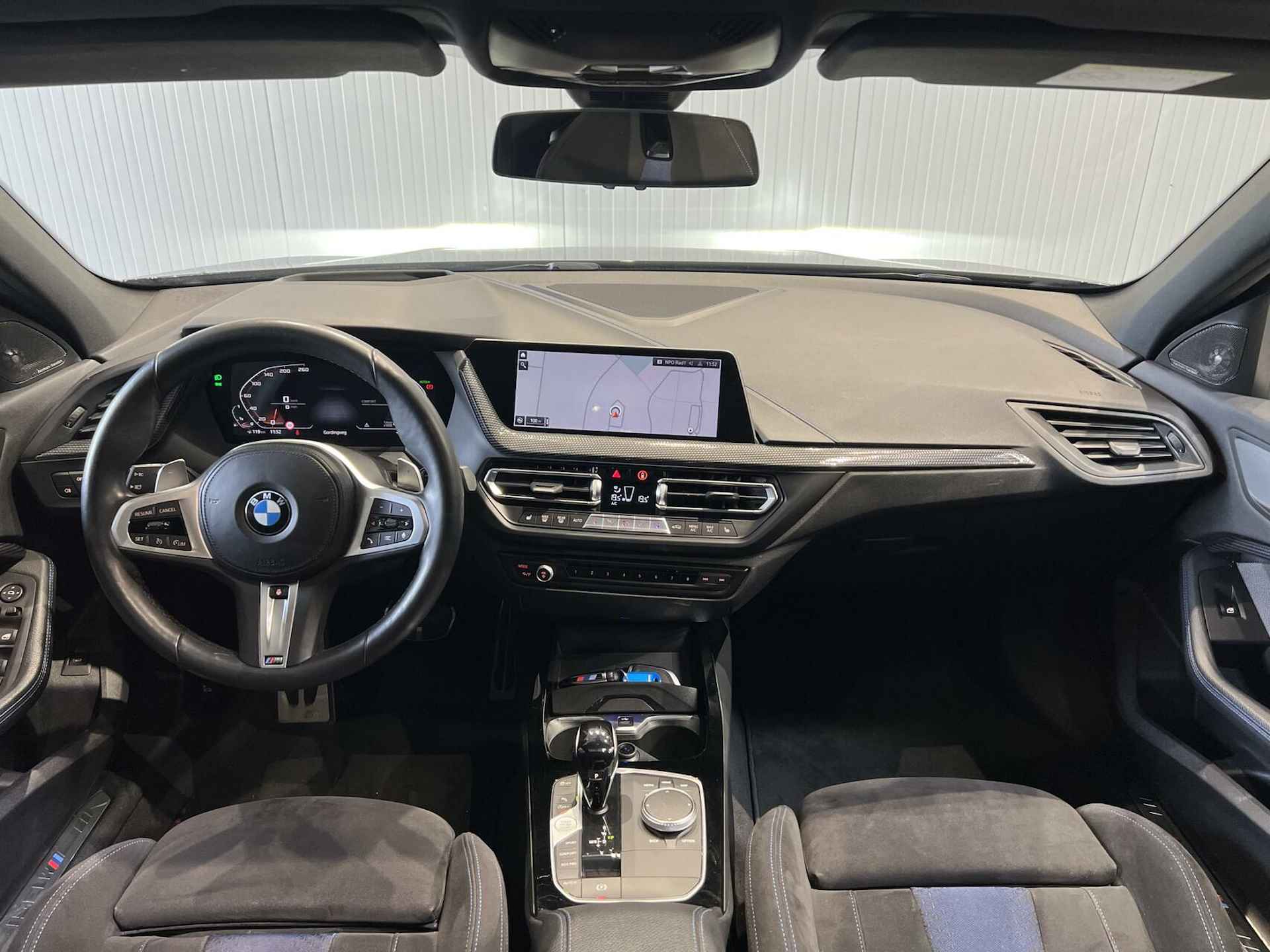 BMW 1-serie M135i xDrive High Executive|PANO|HEAD-UP|H&K|19' - 18/53