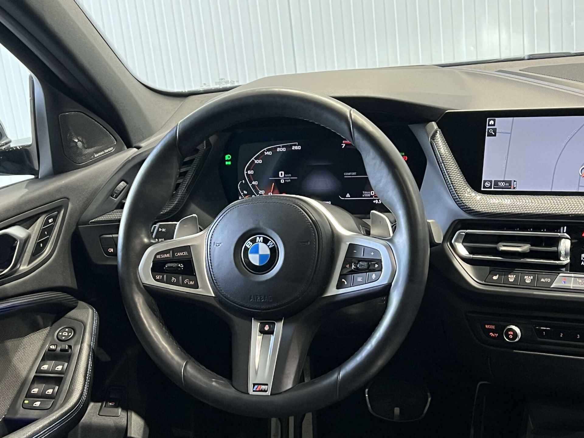 BMW 1-serie M135i xDrive High Executive|PANO|HEAD-UP|H&K|19' - 19/53