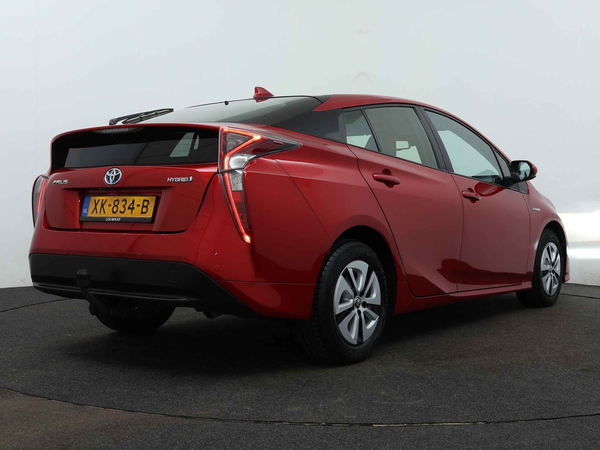 Toyota Prius 1.8 Hybrid Dynamic | Trekhaak | Navigatie | Head-up Display | Parkeersensoren | - 3/40