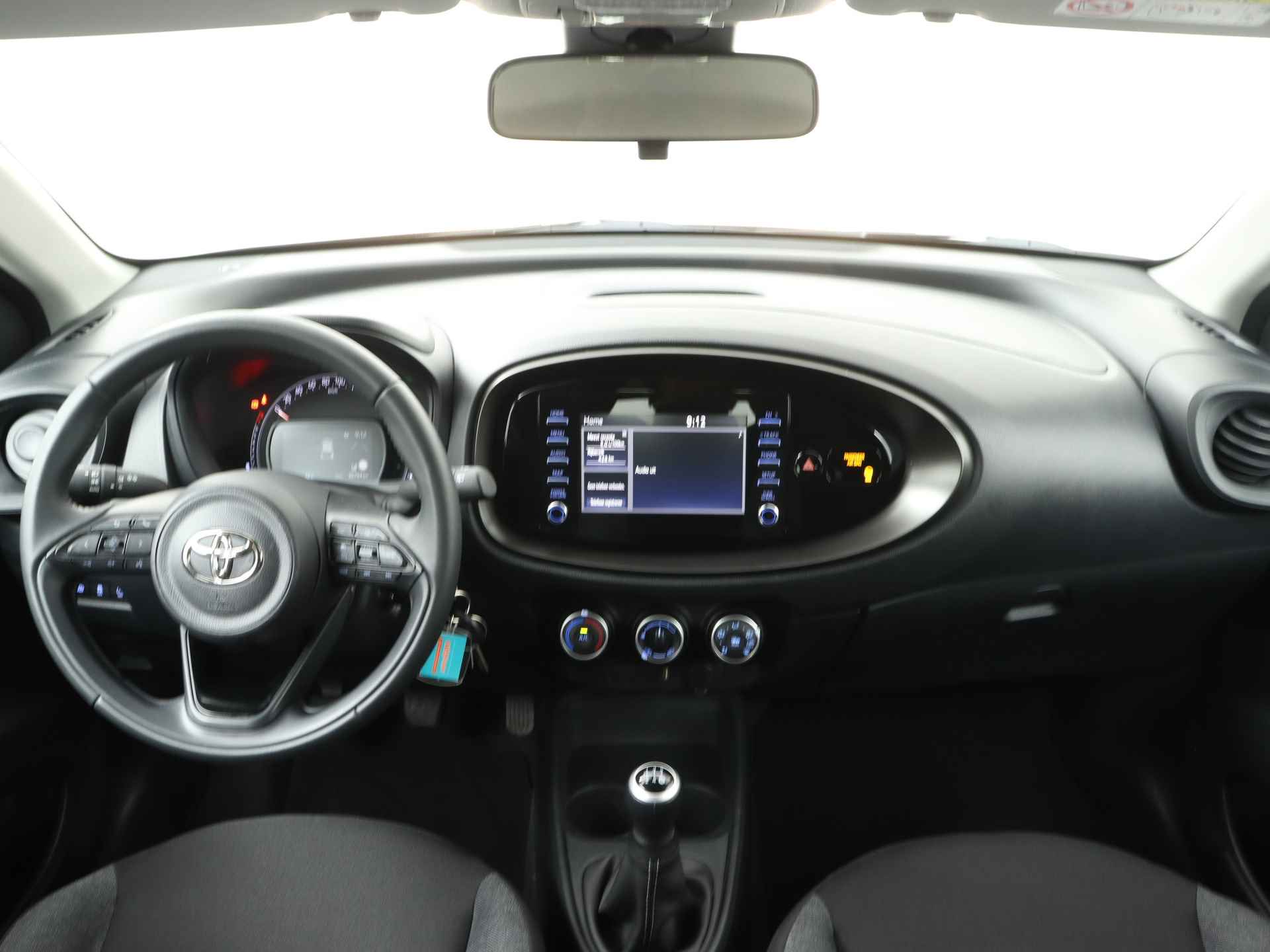 Toyota Aygo X 1.0 VVT-i MT play | Apple CarPlay / Android Auto | Achteruitrijcamera | Adaptive Cruise Control | Rijstrooksensor | Metaalkleur | - 6/38