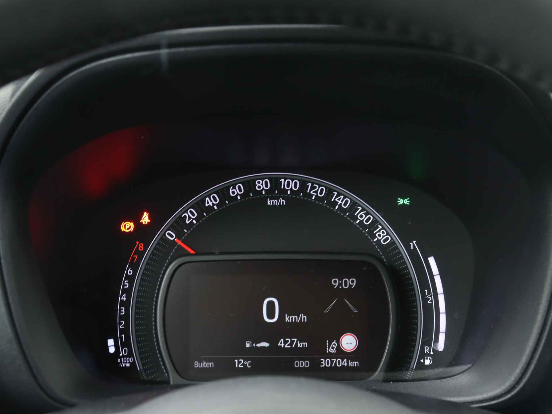 Toyota Aygo X 1.0 VVT-i MT play | Apple CarPlay / Android Auto | Achteruitrijcamera | Adaptive Cruise Control | Rijstrooksensor | Metaalkleur | - 7/38