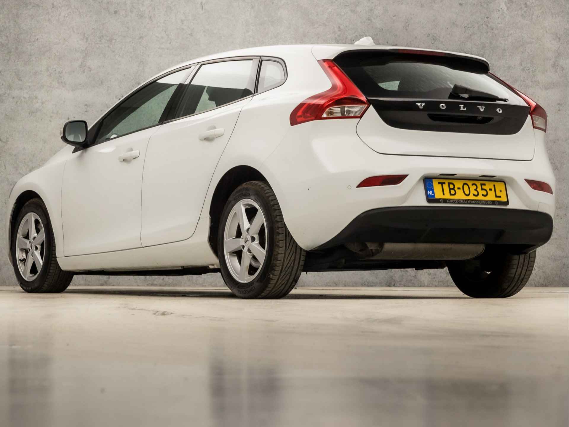 Volvo V40 1.5 T2 Sport Automaat (NAVIGATIE, CLIMATE, CAMERA, DIGITAL COCKPIT, SPORTSTOELEN, PARKEERSENSOREN, CRUISE, NIEUWSTAAT) - 3/31