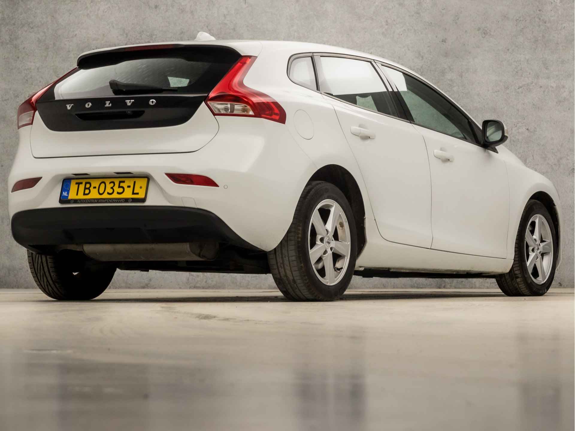 Volvo V40 1.5 T2 Sport Automaat (NAVIGATIE, CLIMATE, CAMERA, DIGITAL COCKPIT, SPORTSTOELEN, PARKEERSENSOREN, CRUISE, NIEUWSTAAT) - 5/31