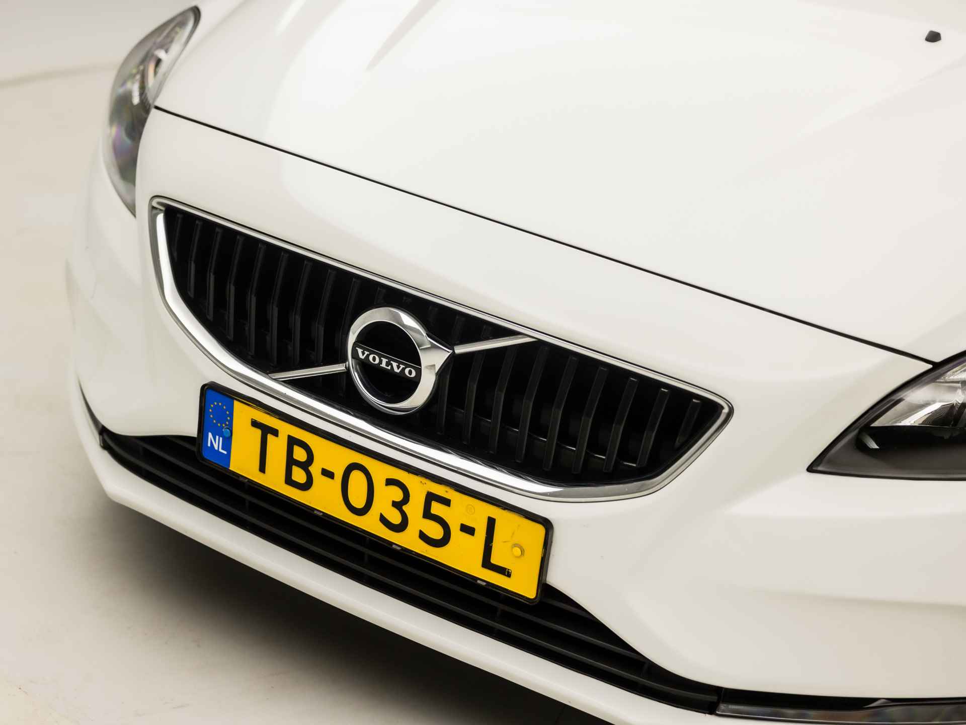 Volvo V40 1.5 T2 Sport Automaat (NAVIGATIE, CLIMATE, CAMERA, DIGITAL COCKPIT, SPORTSTOELEN, PARKEERSENSOREN, CRUISE, NIEUWSTAAT) - 27/31