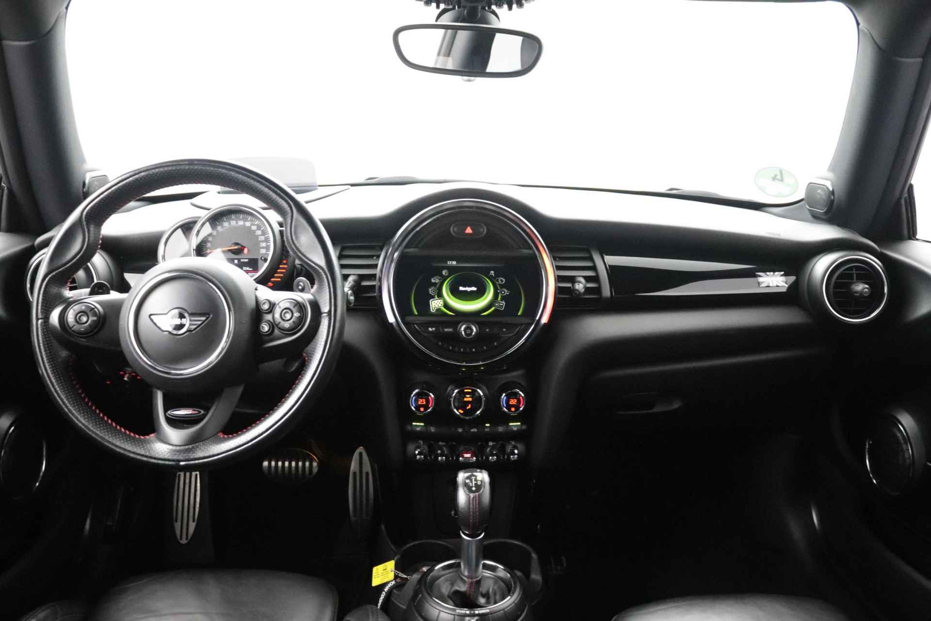 Mini Cooper S 2.0  Kings Cross JCW | Leder | Head-Up Display | Harman Kardon Audio | Stoelverwarming | - 4/57