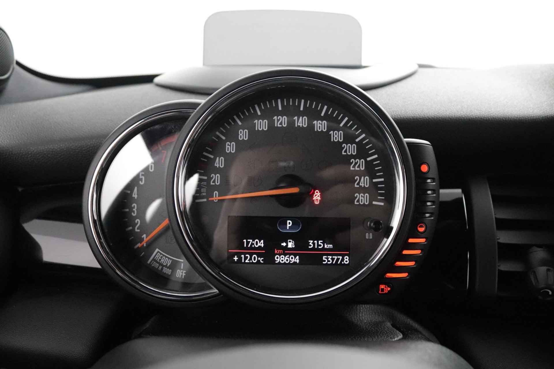 Mini Cooper S 2.0  Kings Cross JCW | Leder | Head-Up Display | Harman Kardon Audio | Stoelverwarming | - 5/57