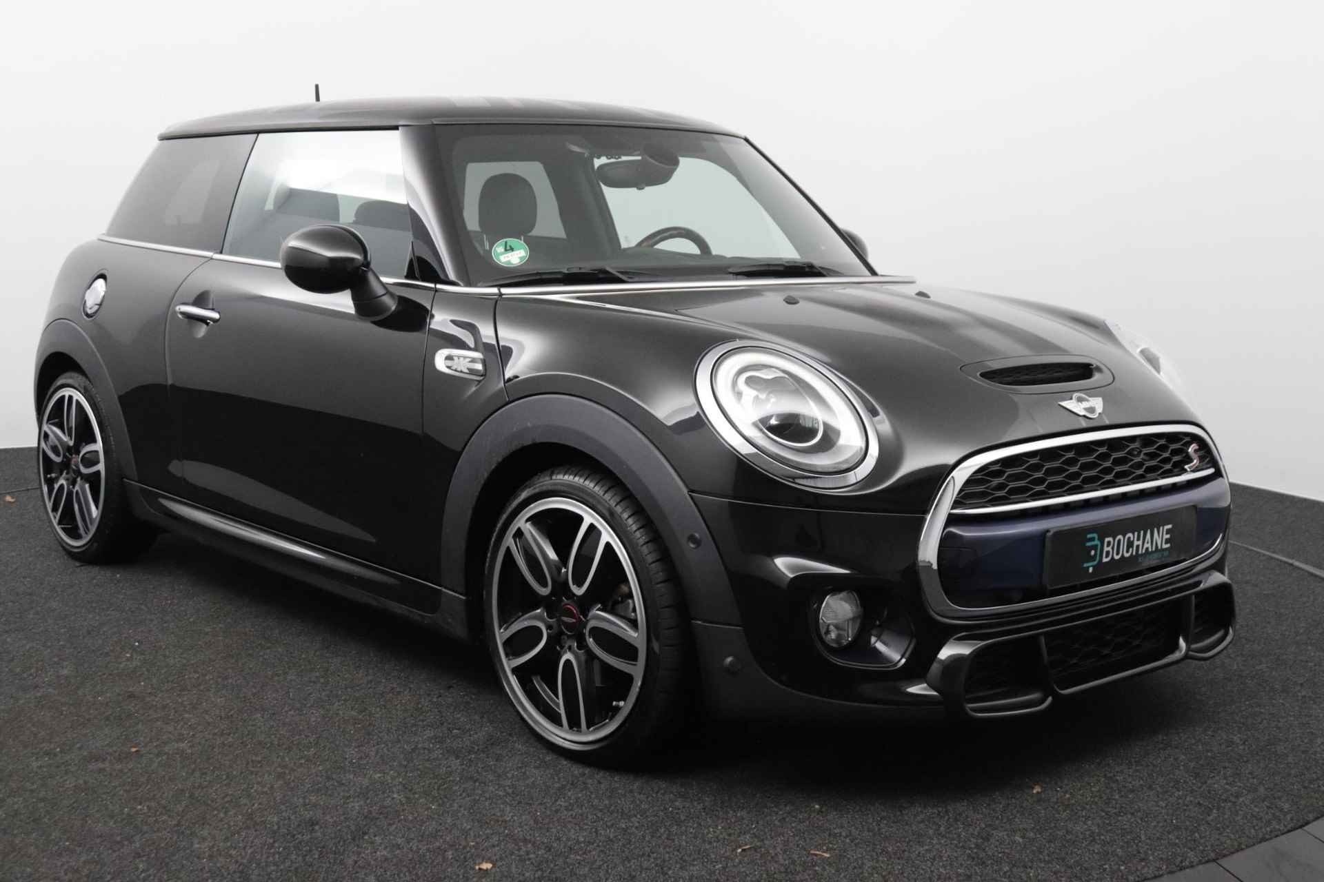 Mini Cooper S 2.0  Kings Cross JCW | Leder | Head-Up Display | Harman Kardon Audio | Stoelverwarming | - 6/57