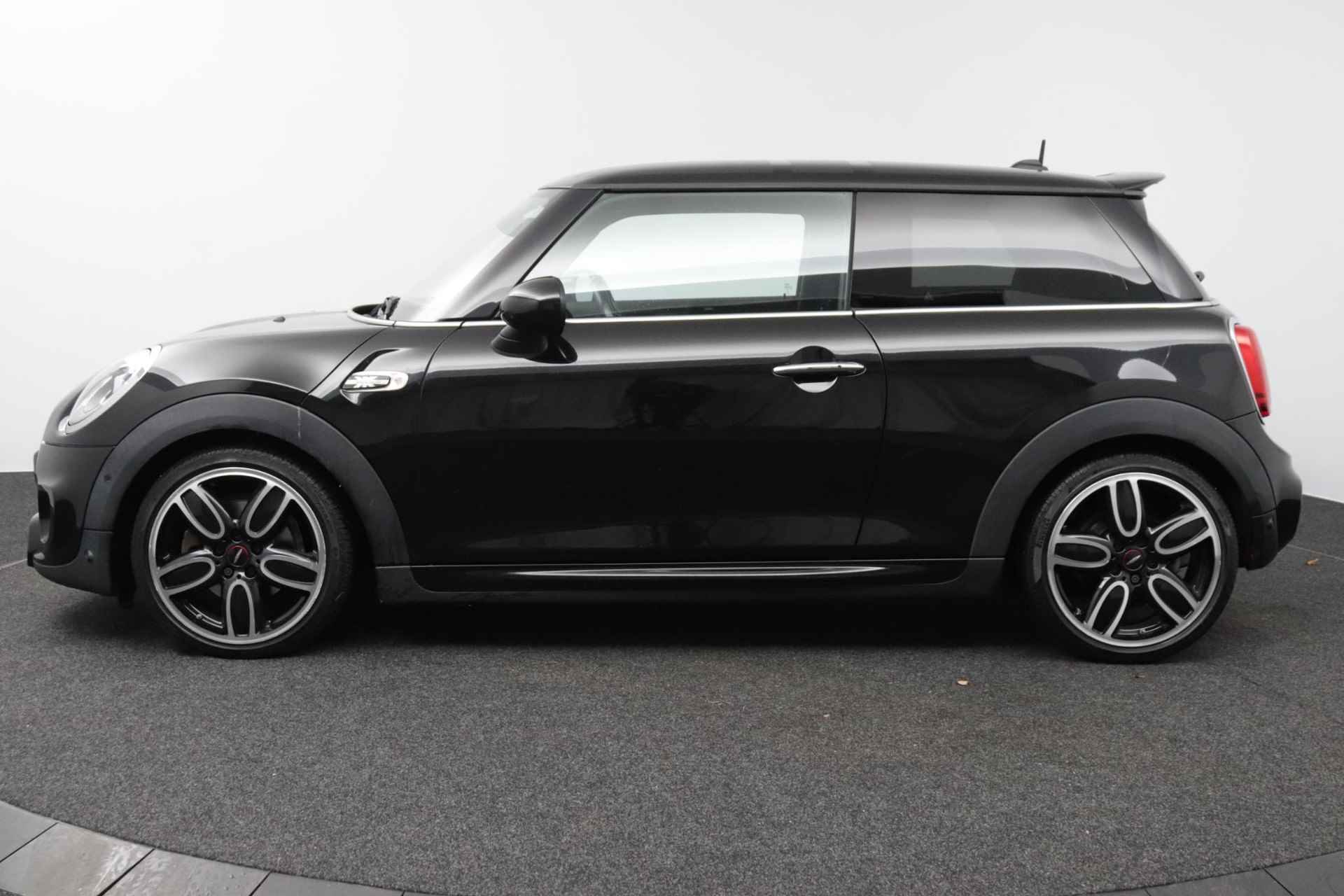 Mini Cooper S 2.0  Kings Cross JCW | Leder | Head-Up Display | Harman Kardon Audio | Stoelverwarming | - 11/57