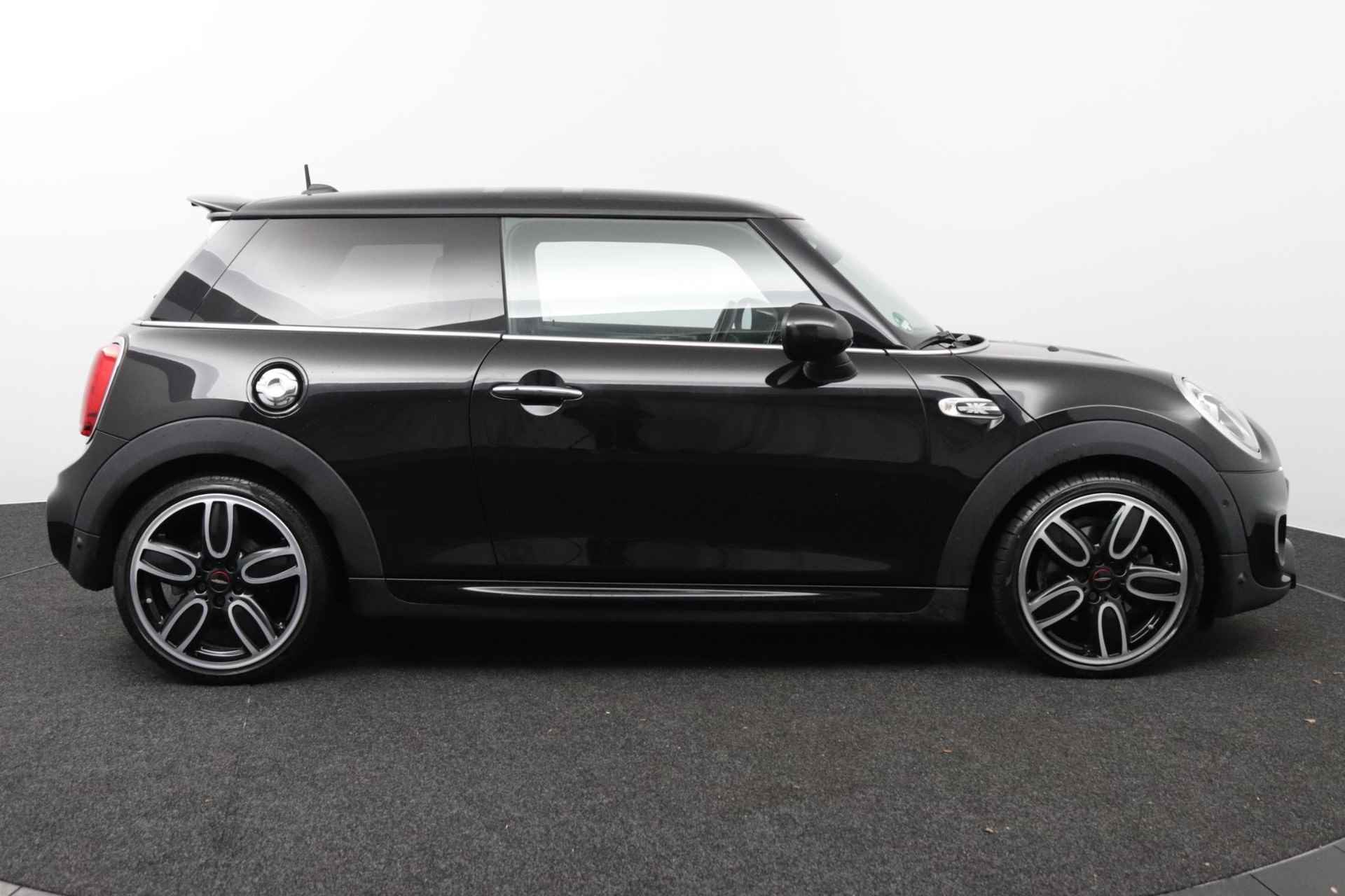 Mini Cooper S 2.0  Kings Cross JCW | Leder | Head-Up Display | Harman Kardon Audio | Stoelverwarming | - 12/57