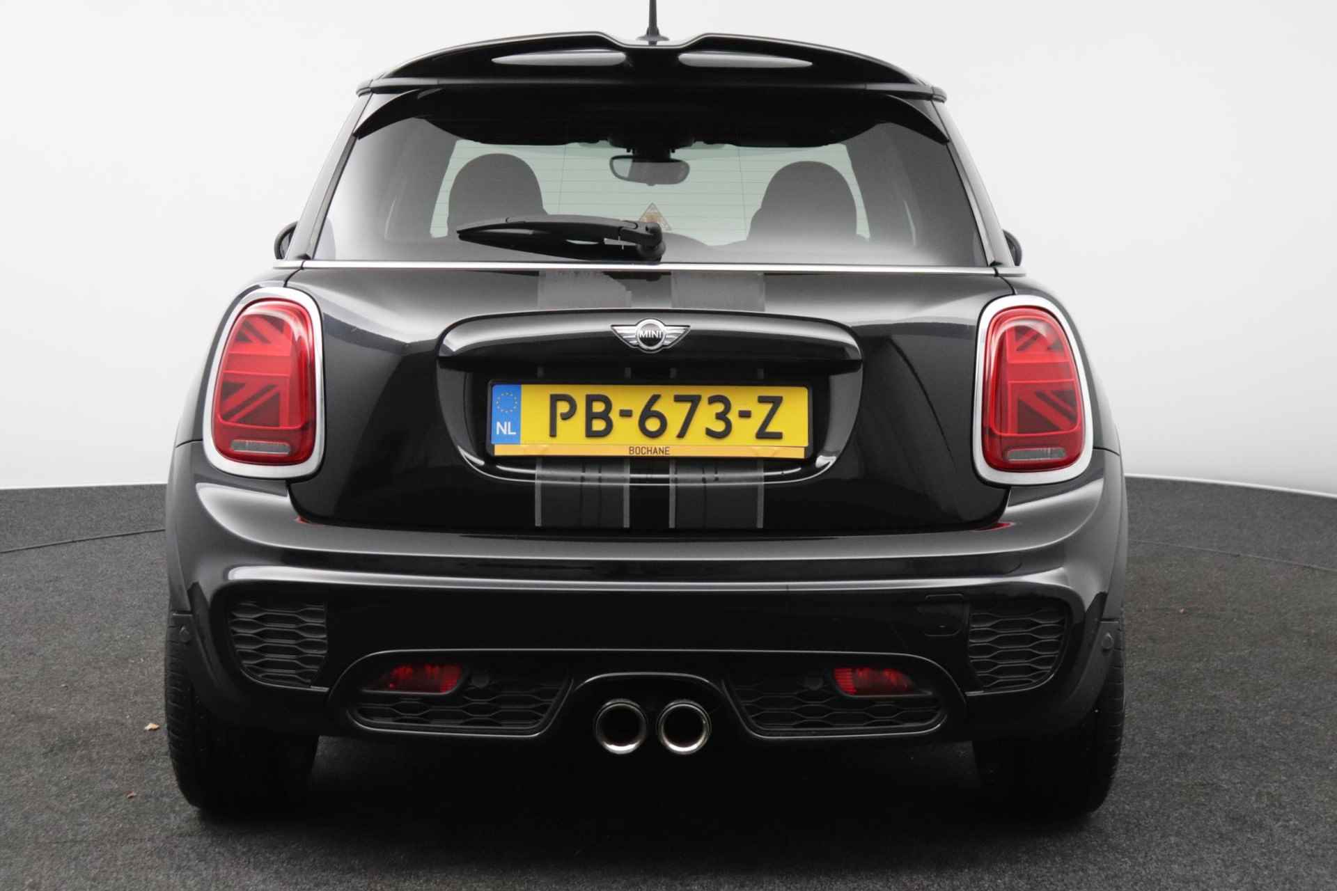 Mini Cooper S 2.0  Kings Cross JCW | Leder | Head-Up Display | Harman Kardon Audio | Stoelverwarming | - 14/57