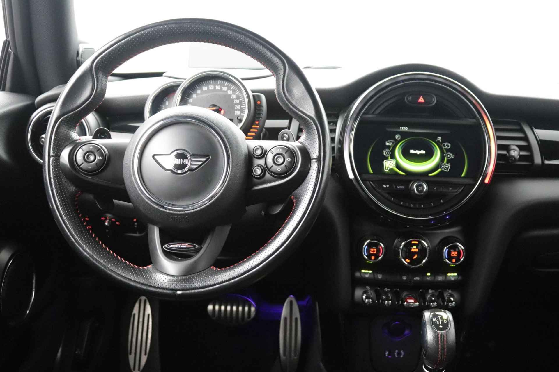 Mini Cooper S 2.0  Kings Cross JCW | Leder | Head-Up Display | Harman Kardon Audio | Stoelverwarming | - 23/57