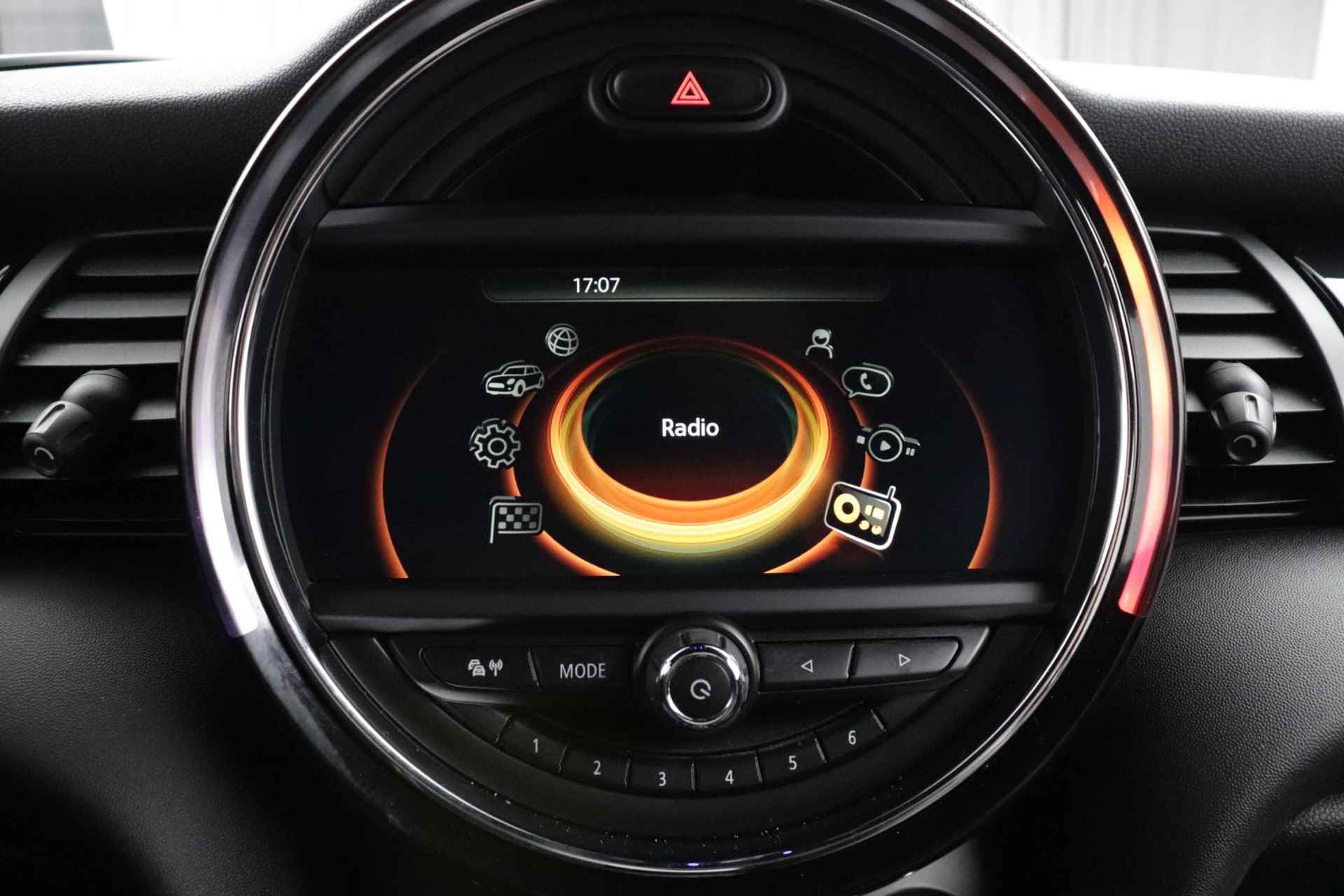 Mini Cooper S 2.0  Kings Cross JCW | Leder | Head-Up Display | Harman Kardon Audio | Stoelverwarming | - 35/57