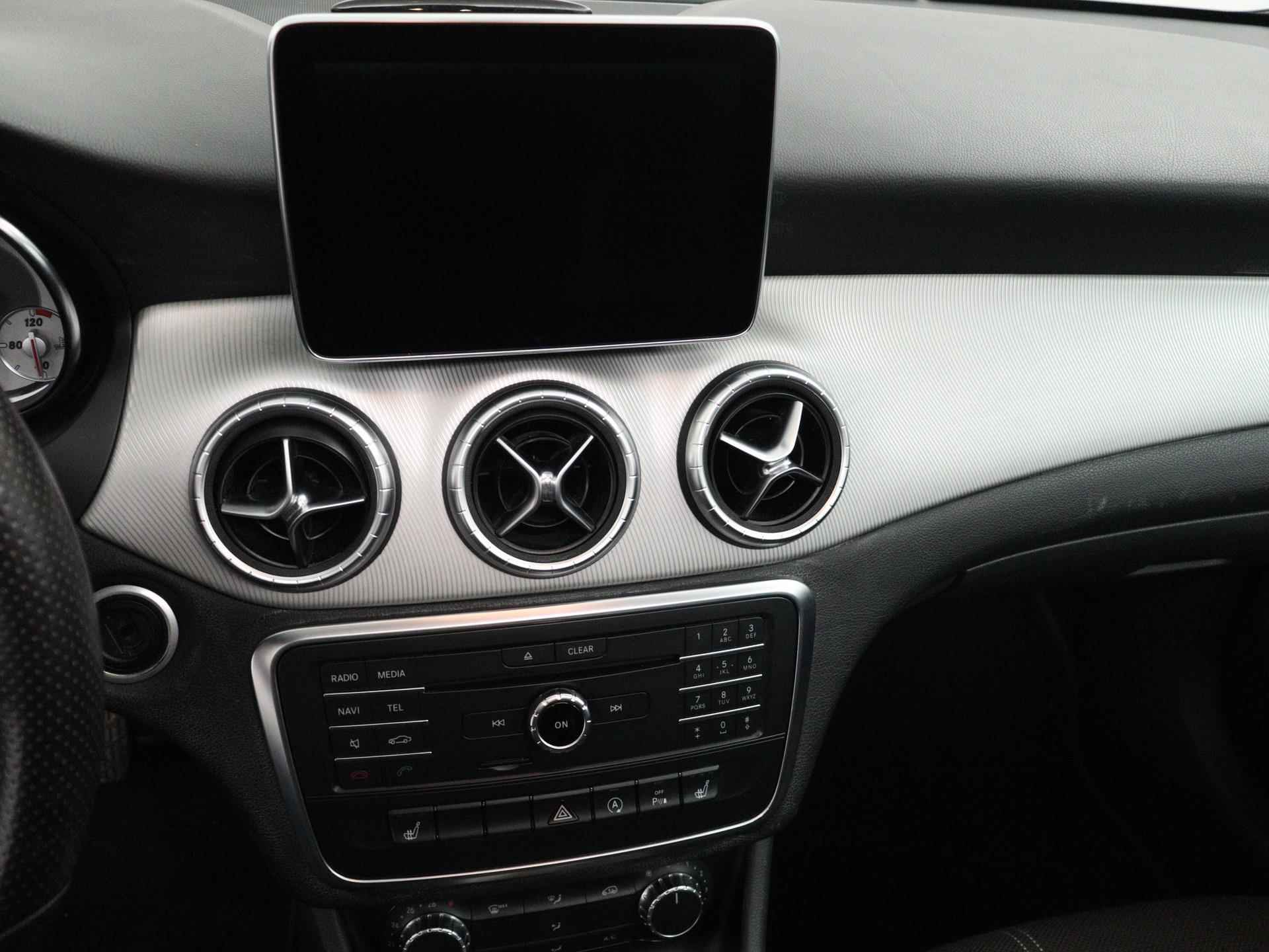 Mercedes-Benz CLA-klasse 200 Prestige | Panorama dak | Stoelverwarming - 15/20