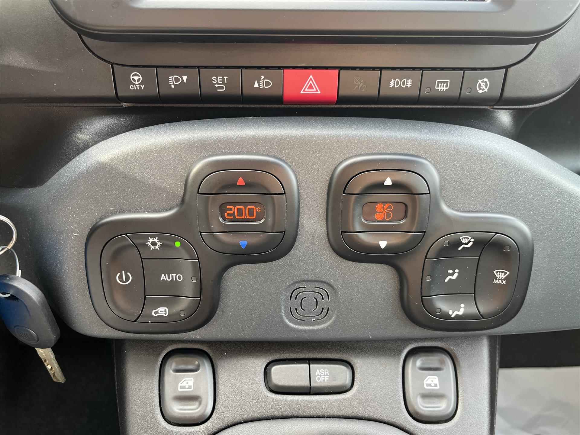 Fiat Panda 1.0 70pk Hybrid Cross RED | Climate Control | Navigatie by App | Carplay | - 11/25