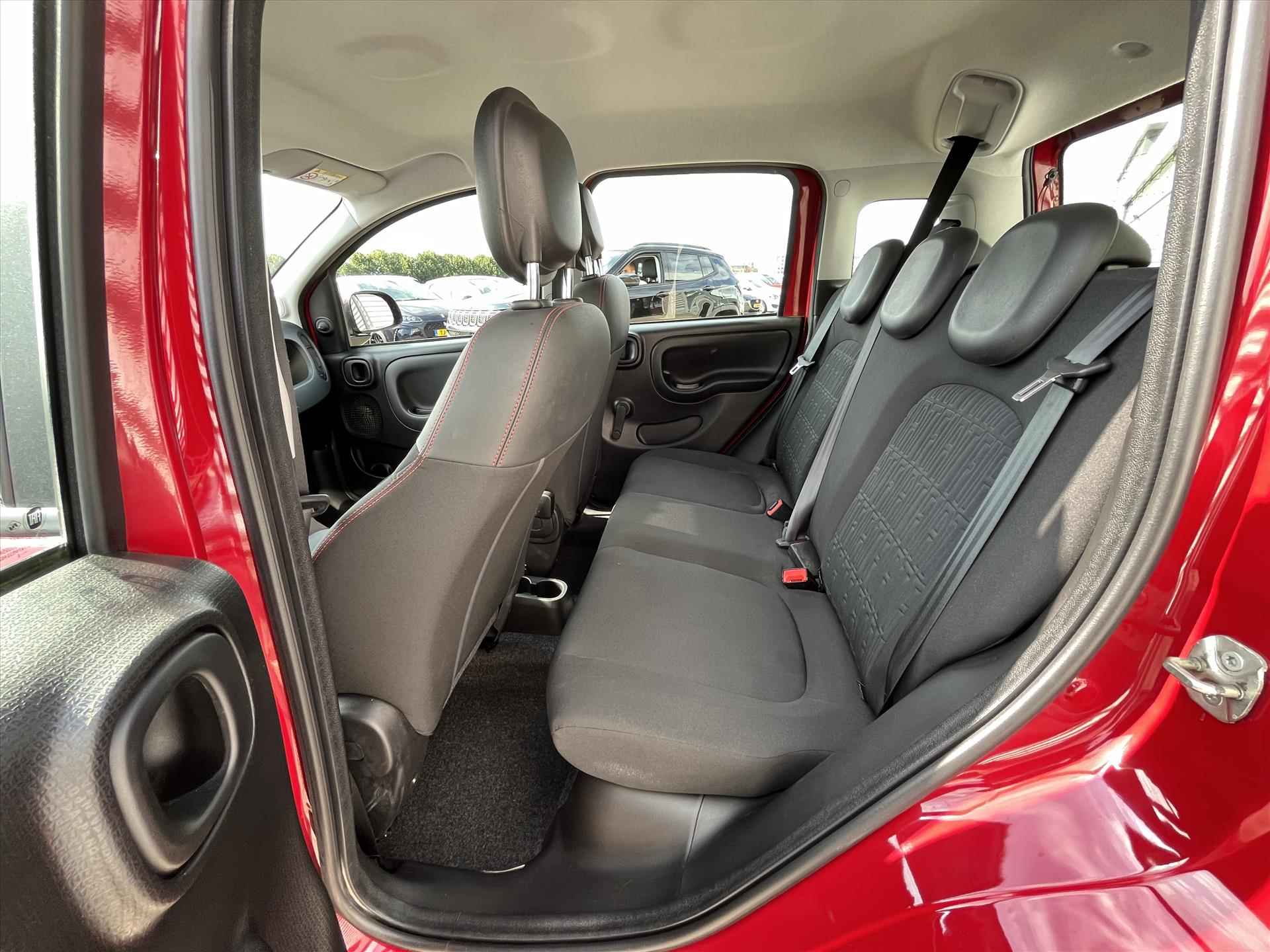 Fiat Panda 1.0 70pk Hybrid Cross RED | Climate Control | Navigatie by App | Carplay | - 12/25