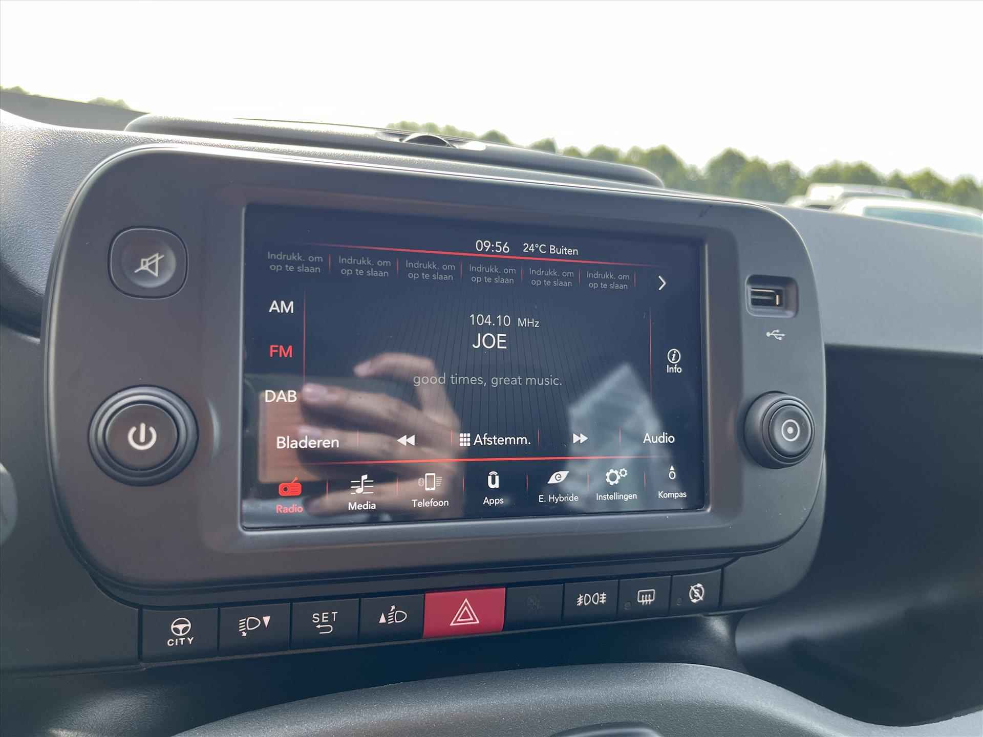 Fiat Panda 1.0 70pk Hybrid Cross RED | Climate Control | Navigatie by App | Carplay | - 16/25