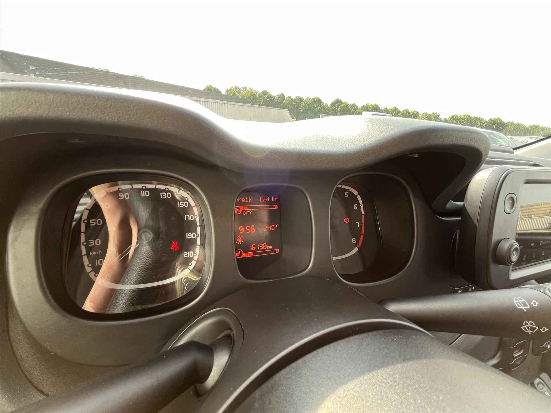 Fiat Panda 1.0 70pk Hybrid Cross RED | Climate Control | Navigatie by App | Carplay | - 17/25