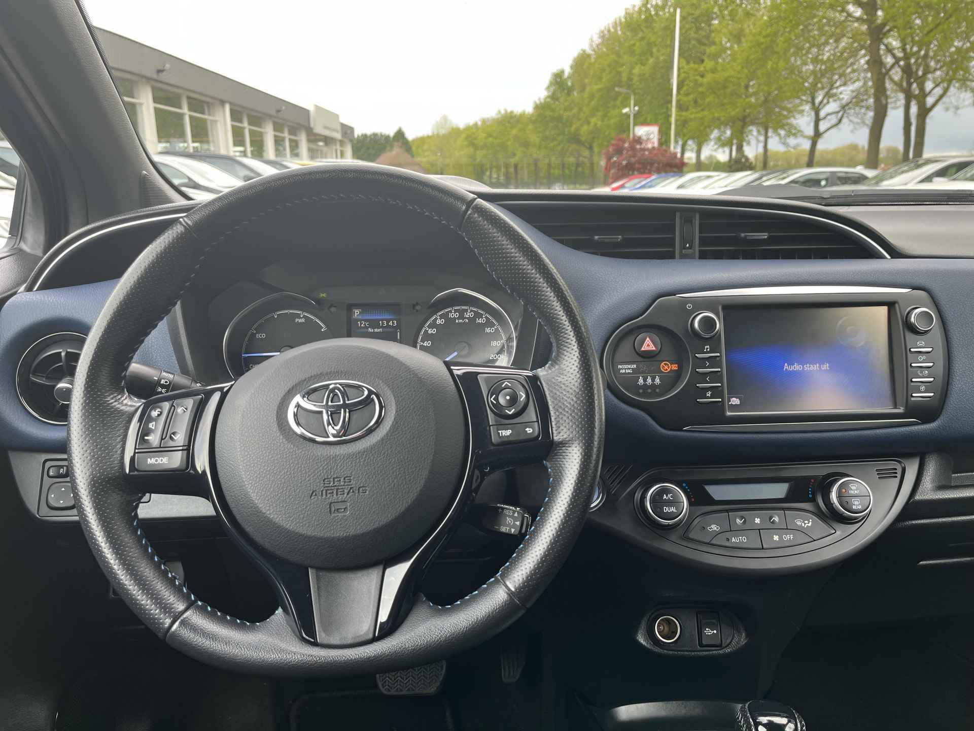 Toyota Yaris 1.5 Hybrid Bi-Tone - 10/20