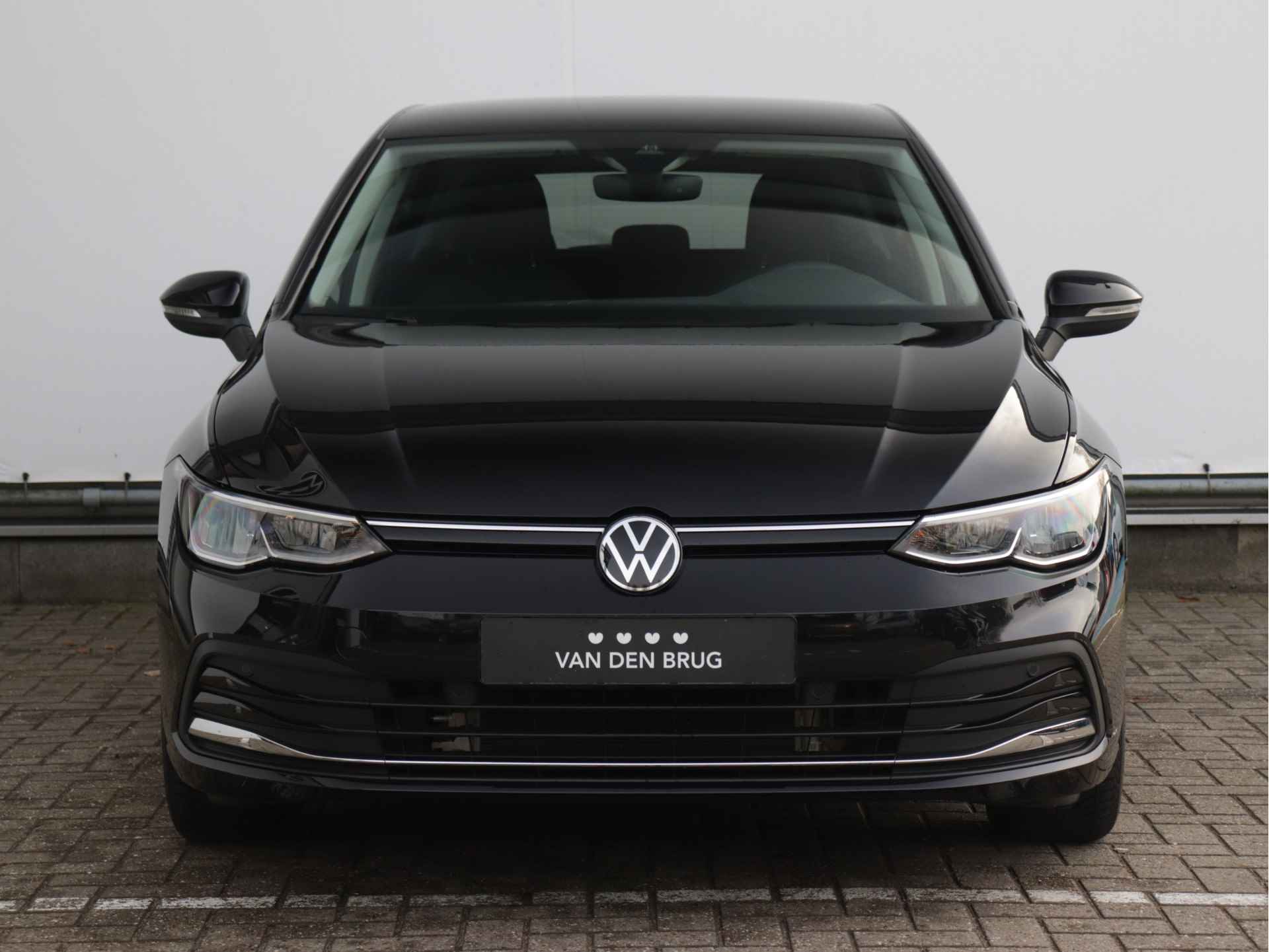 Volkswagen Golf 1.5 eTSI Move 130pk Automaat | Navigatie | Camera | Stoel- en Stuurverwarming | Getint Glas - 4/48