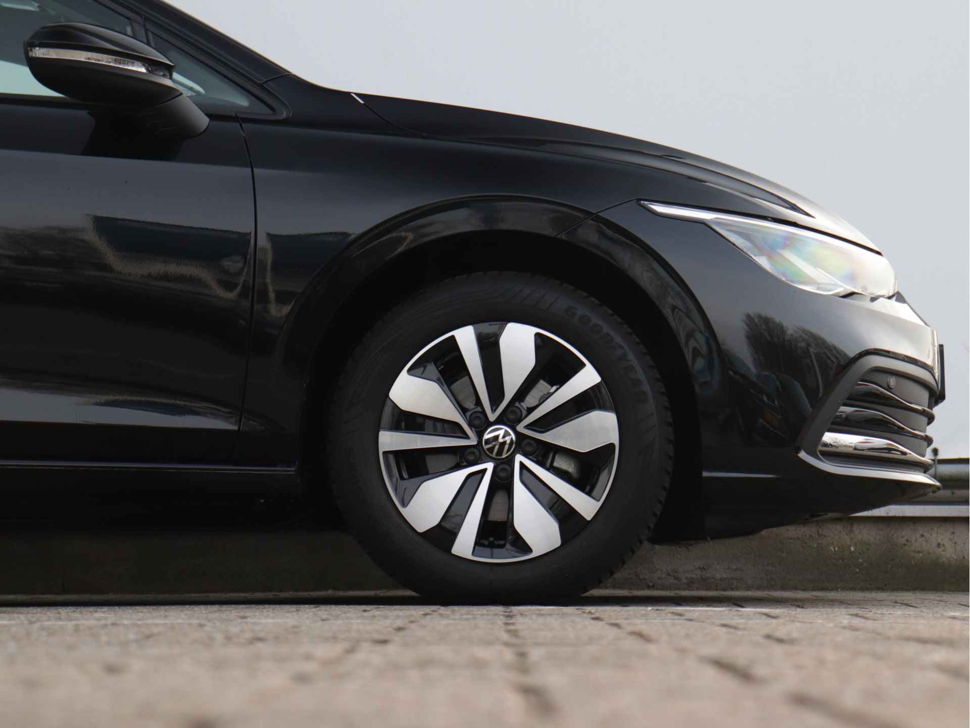 Volkswagen Golf 1.5 eTSI Move 130pk Automaat | Navigatie | Camera | Stoel- en Stuurverwarming | Getint Glas - 7/48