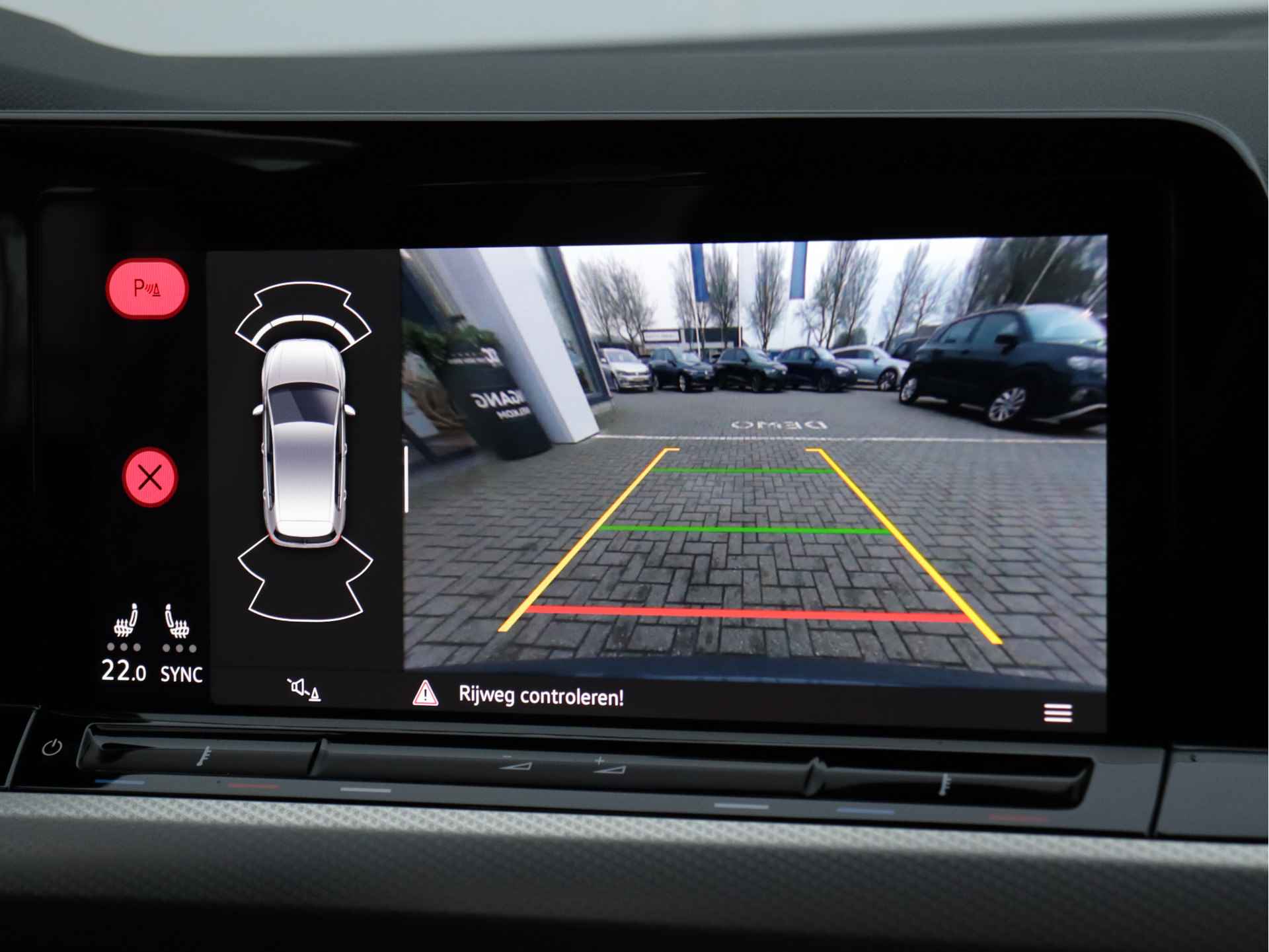 Volkswagen Golf 1.5 eTSI Move 130pk Automaat | Navigatie | Camera | Stoel- en Stuurverwarming | Getint Glas - 15/48