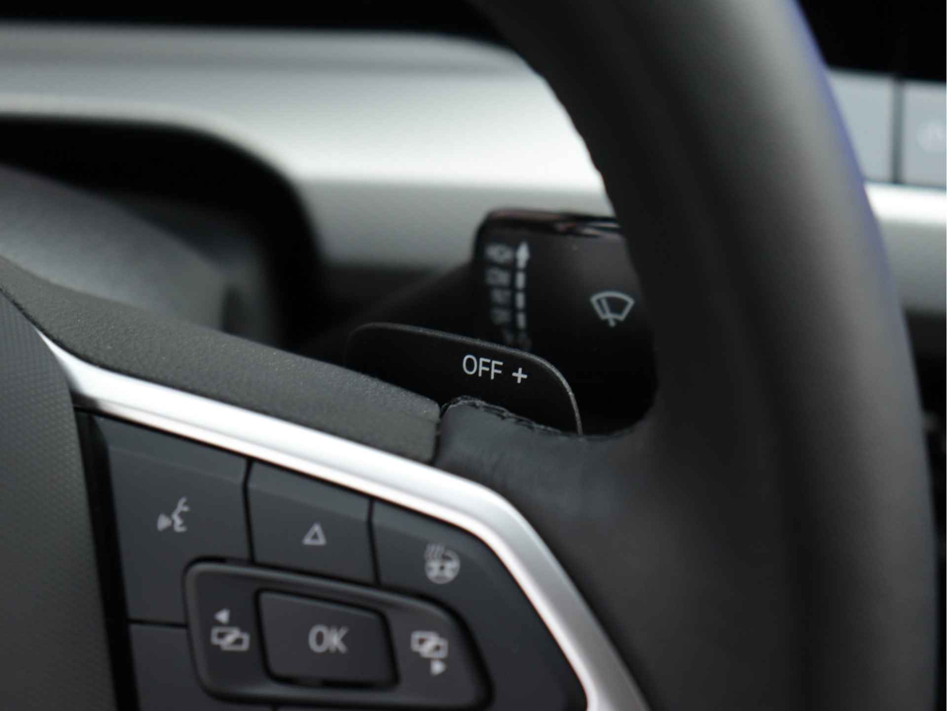 Volkswagen Golf 1.5 eTSI Move 130pk Automaat | Navigatie | Camera | Stoel- en Stuurverwarming | Getint Glas - 18/48