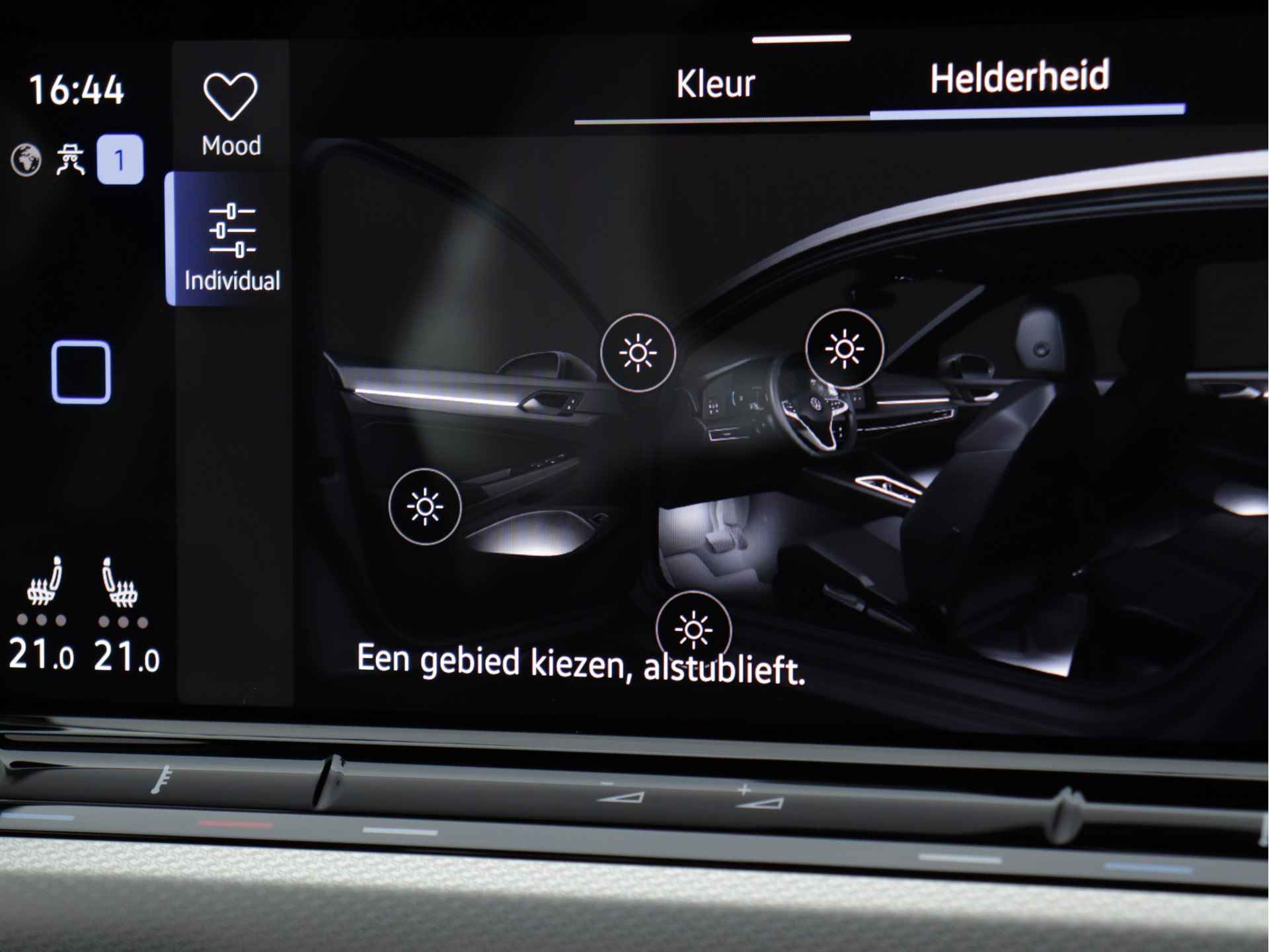 Volkswagen Golf 1.5 eTSI Move 130pk Automaat | Navigatie | Camera | Stoel- en Stuurverwarming | Getint Glas - 30/48