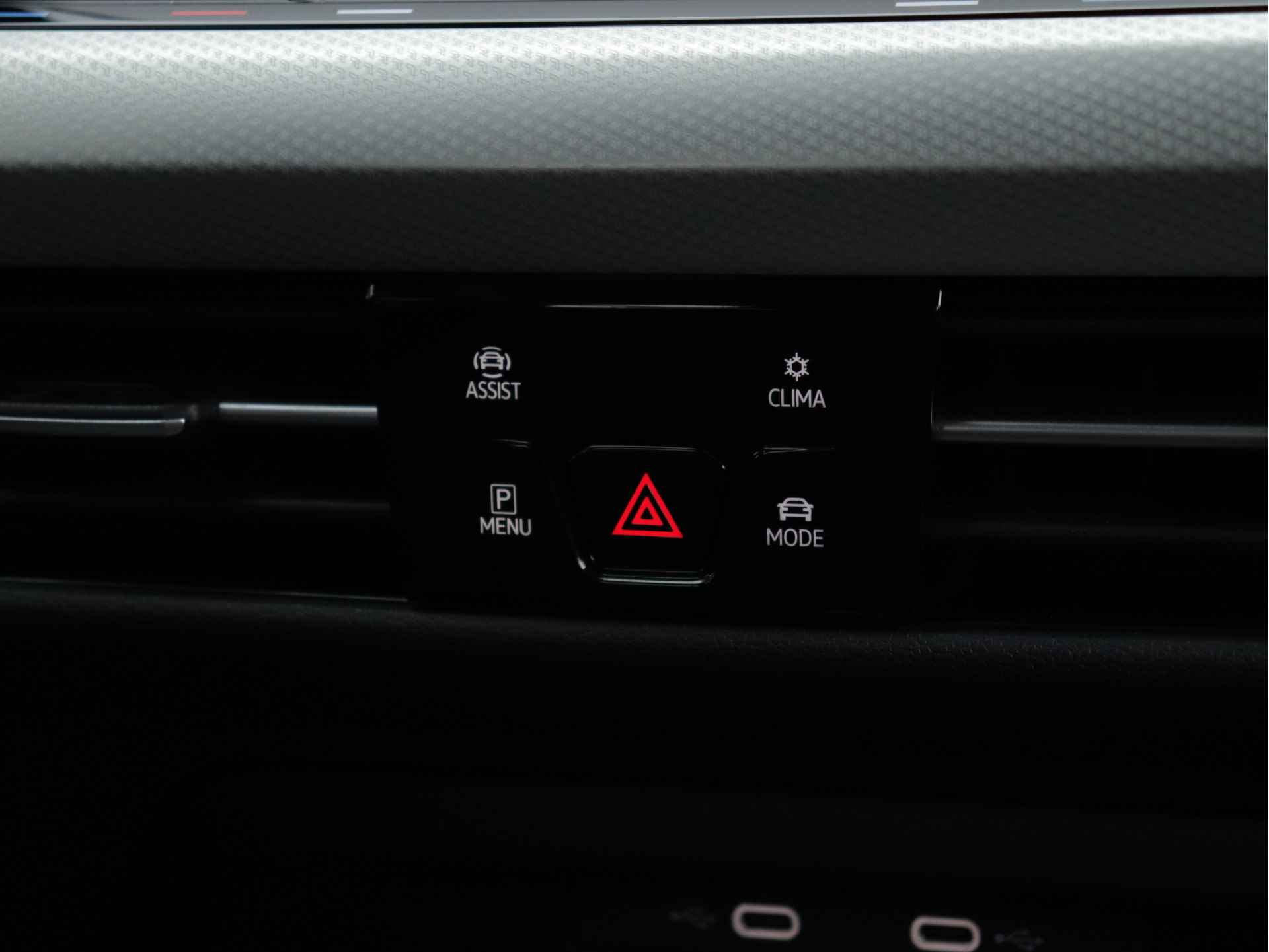 Volkswagen Golf 1.5 eTSI Move 130pk Automaat | Navigatie | Camera | Stoel- en Stuurverwarming | Getint Glas - 34/48