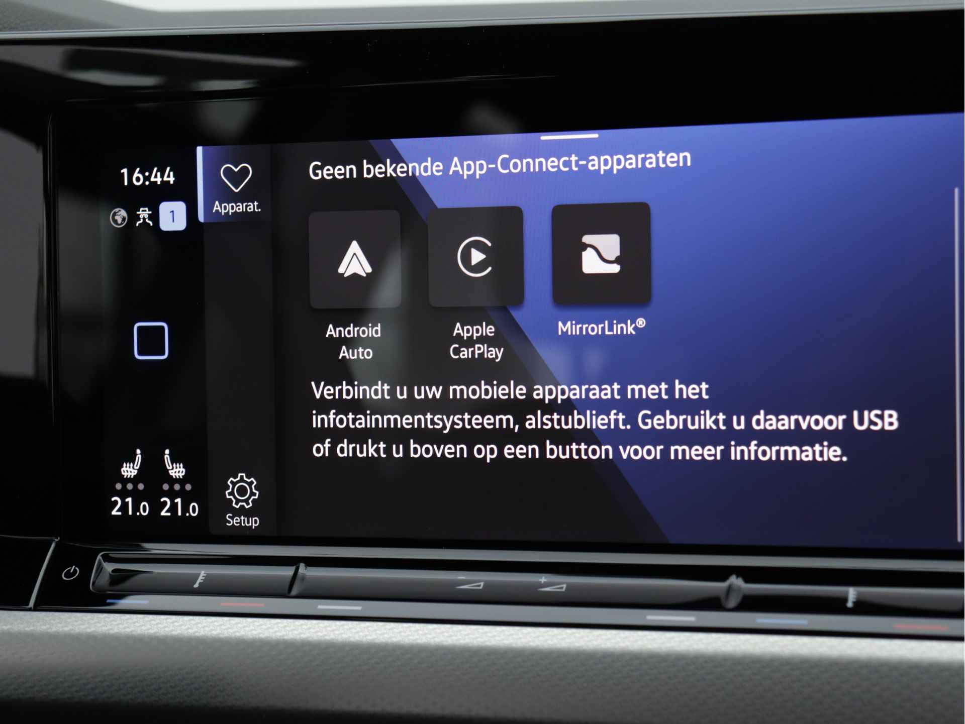 Volkswagen Golf 1.5 eTSI Move 130pk Automaat | Navigatie | Camera | Stoel- en Stuurverwarming | Getint Glas - 42/48