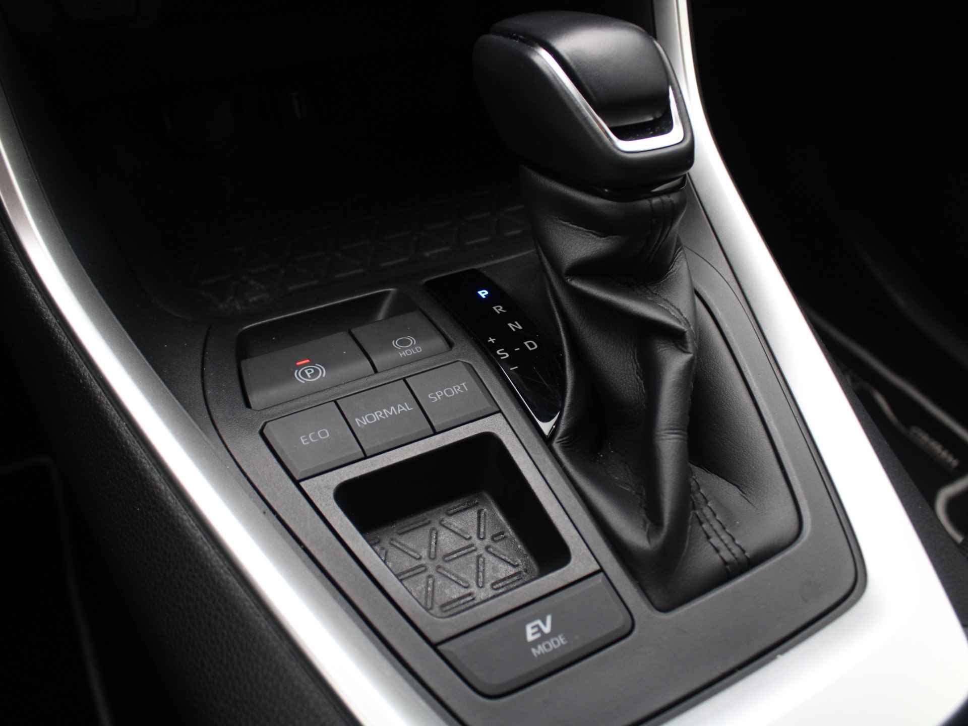 Toyota RAV4 2.5 Hybrid Dynamic Automaat Fabrieksgarantie tot 2027/200.000KM! Adaptieve Cruise Control, Carplay/Android Auto, Keyless Go, Bluetooth - 21/41