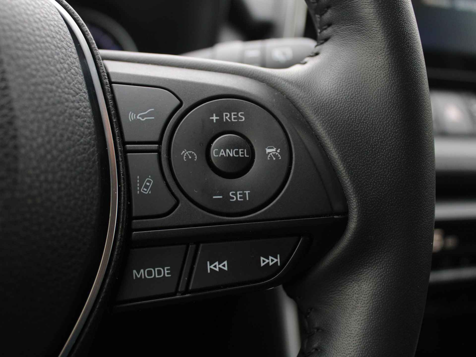 Toyota RAV4 2.5 Hybrid Dynamic Automaat Fabrieksgarantie tot 2027/200.000KM! Adaptieve Cruise Control, Carplay/Android Auto, Keyless Go, Bluetooth - 30/41