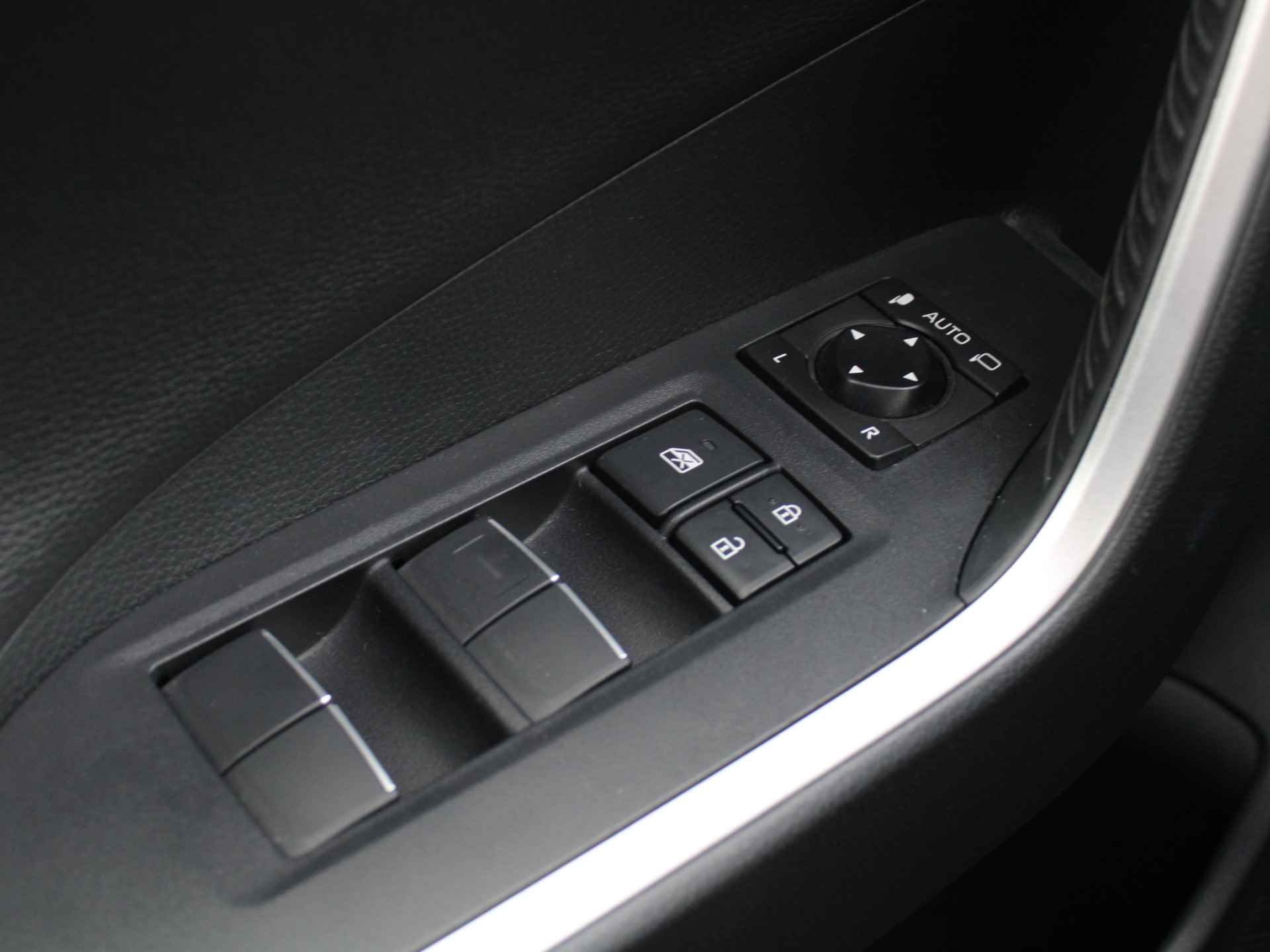 Toyota RAV4 2.5 Hybrid Dynamic Automaat Fabrieksgarantie tot 2027/200.000KM! Adaptieve Cruise Control, Carplay/Android Auto, Keyless Go, Bluetooth - 34/41
