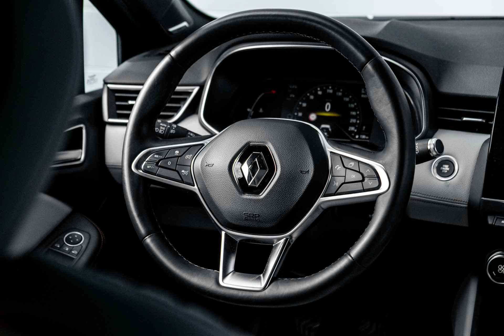 Renault Clio 1.0 TCe 90pk Initiale Paris | Stoelverwarming voor | Camera Rondom | Luxe Uitvoering | Trekhaak | incl. Bovag rijklaarpakket met 12 maanden garantie | - 9/52