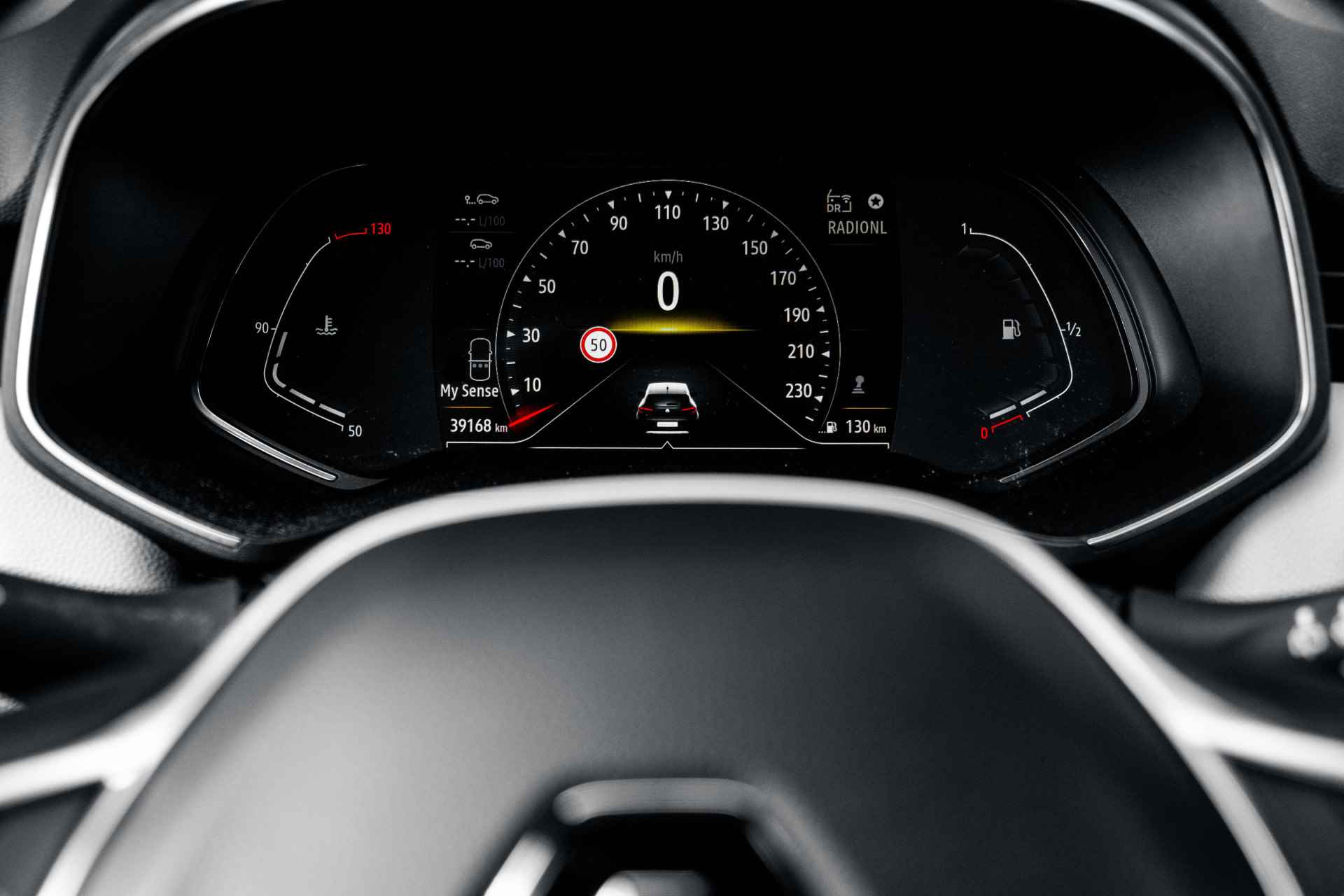 Renault Clio 1.0 TCe 90pk Initiale Paris | Stoelverwarming voor | Camera Rondom | Luxe Uitvoering | Trekhaak | incl. Bovag rijklaarpakket met 12 maanden garantie | - 12/52