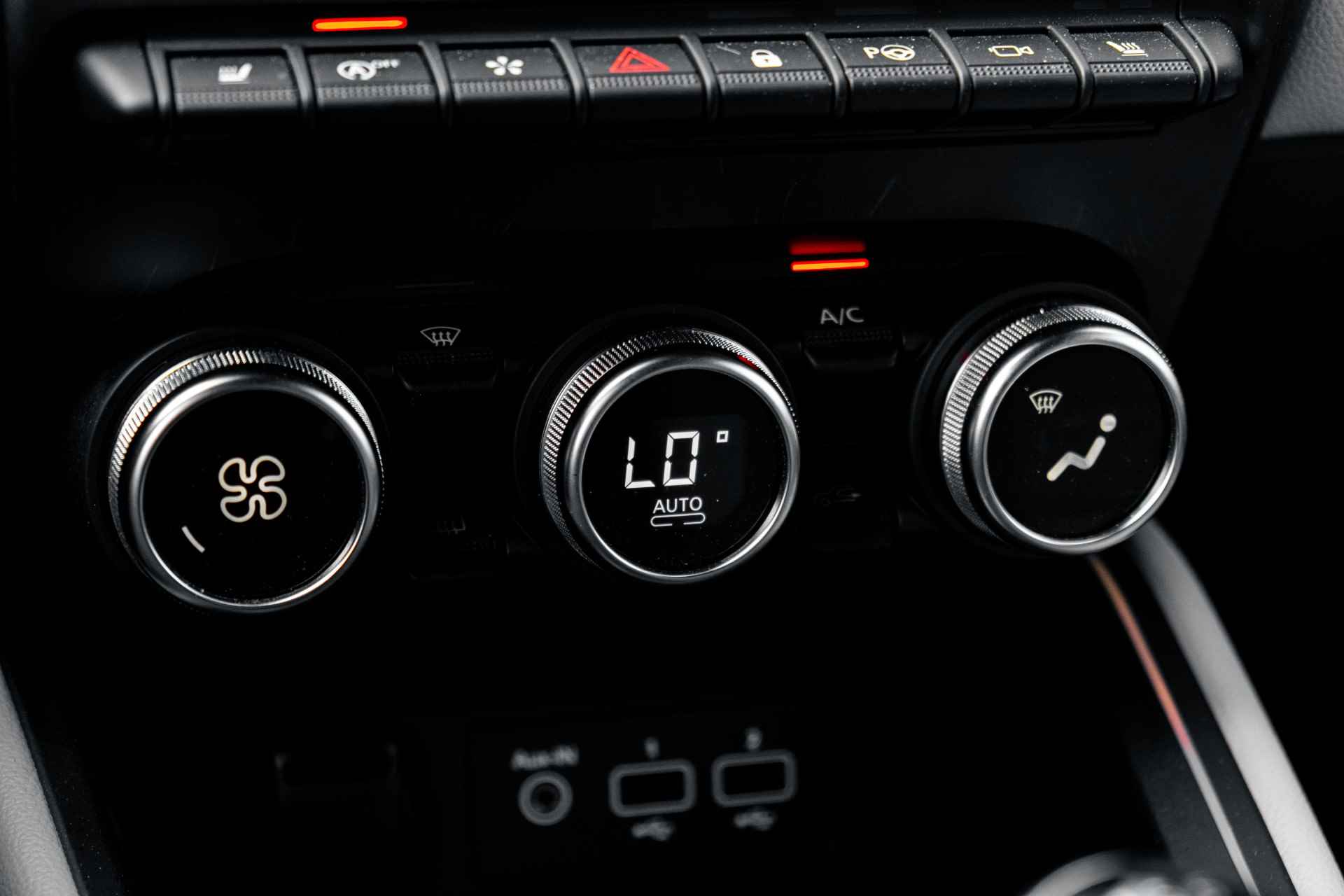 Renault Clio 1.0 TCe 90pk Initiale Paris | Stoelverwarming voor | Camera Rondom | Luxe Uitvoering | Trekhaak | incl. Bovag rijklaarpakket met 12 maanden garantie | - 39/52