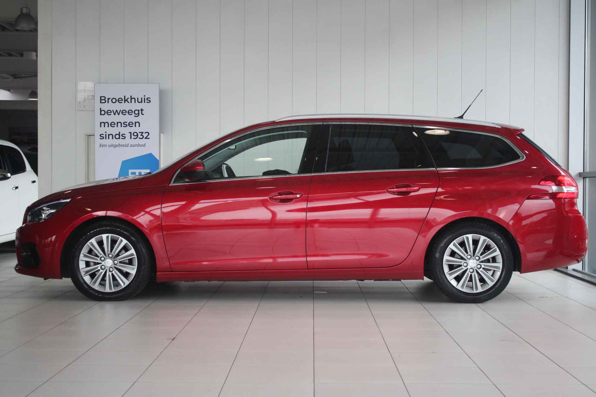 Peugeot 308 SW 1.2 Turbo 130-PK EAT8 Blue Lease Premium AUTOMAAT PDC V+A | NAVI | STOELVERWARMING | CARPLAY | ADAPTIVE CRUISE | KEYLESS ENTRY - 8/27