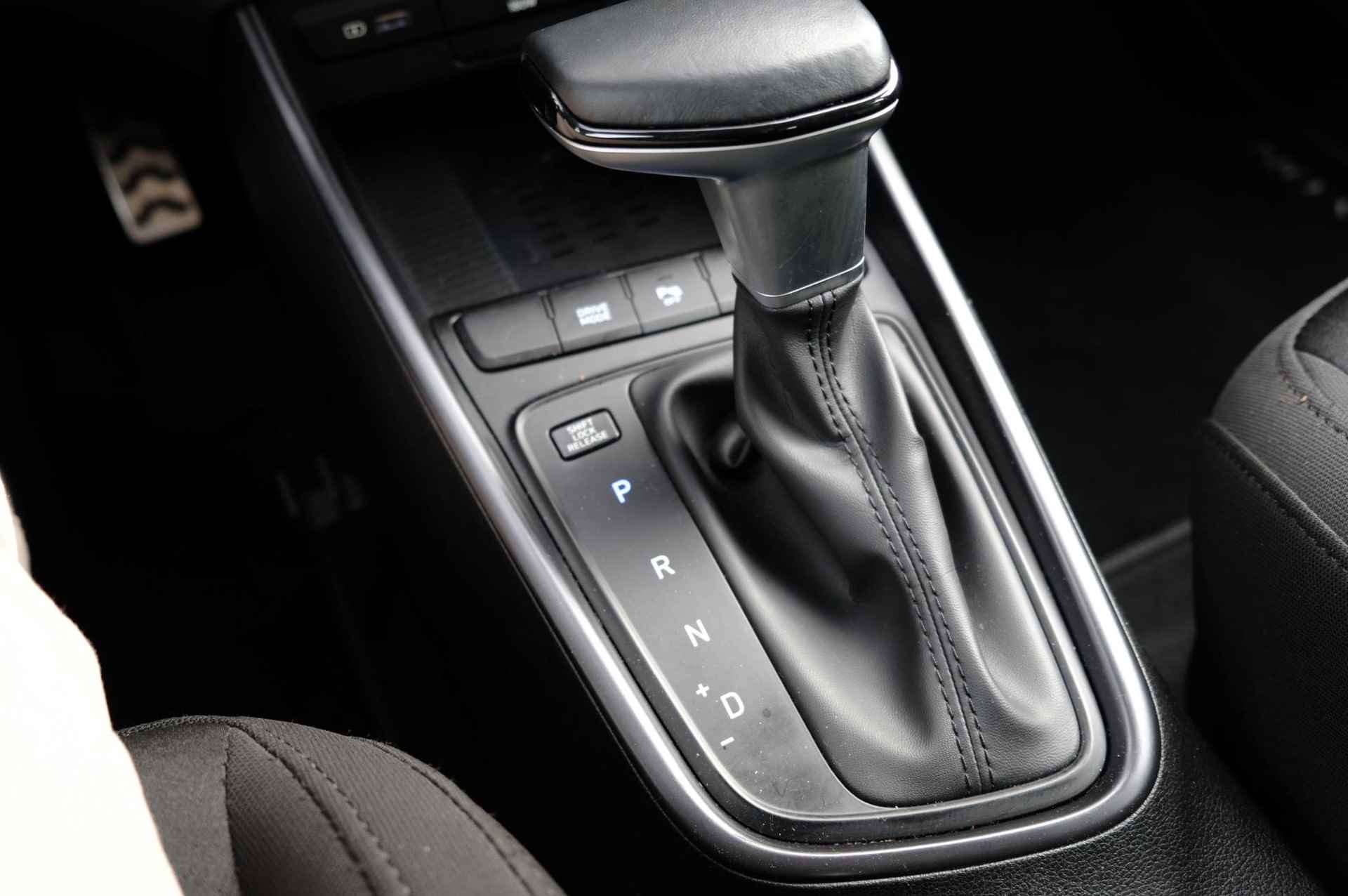 Hyundai Bayon 1.0 T-GDI Comfort Smart | Adapt. Cruise | NAP | Lane Assist | Apple Carplay/Android Auto | PDC | Camera | Navi | DAB | - 17/40