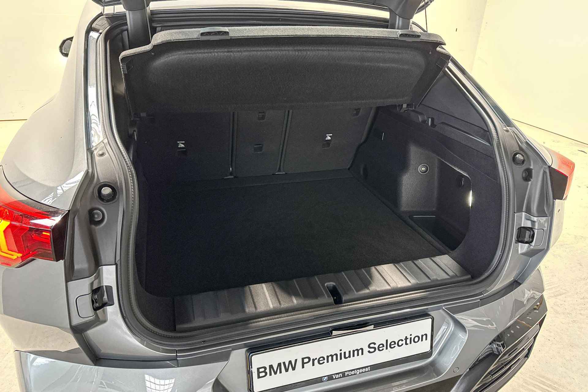 BMW iX2 eDrive20 Innovation Pack M Sportpakket - 19/25