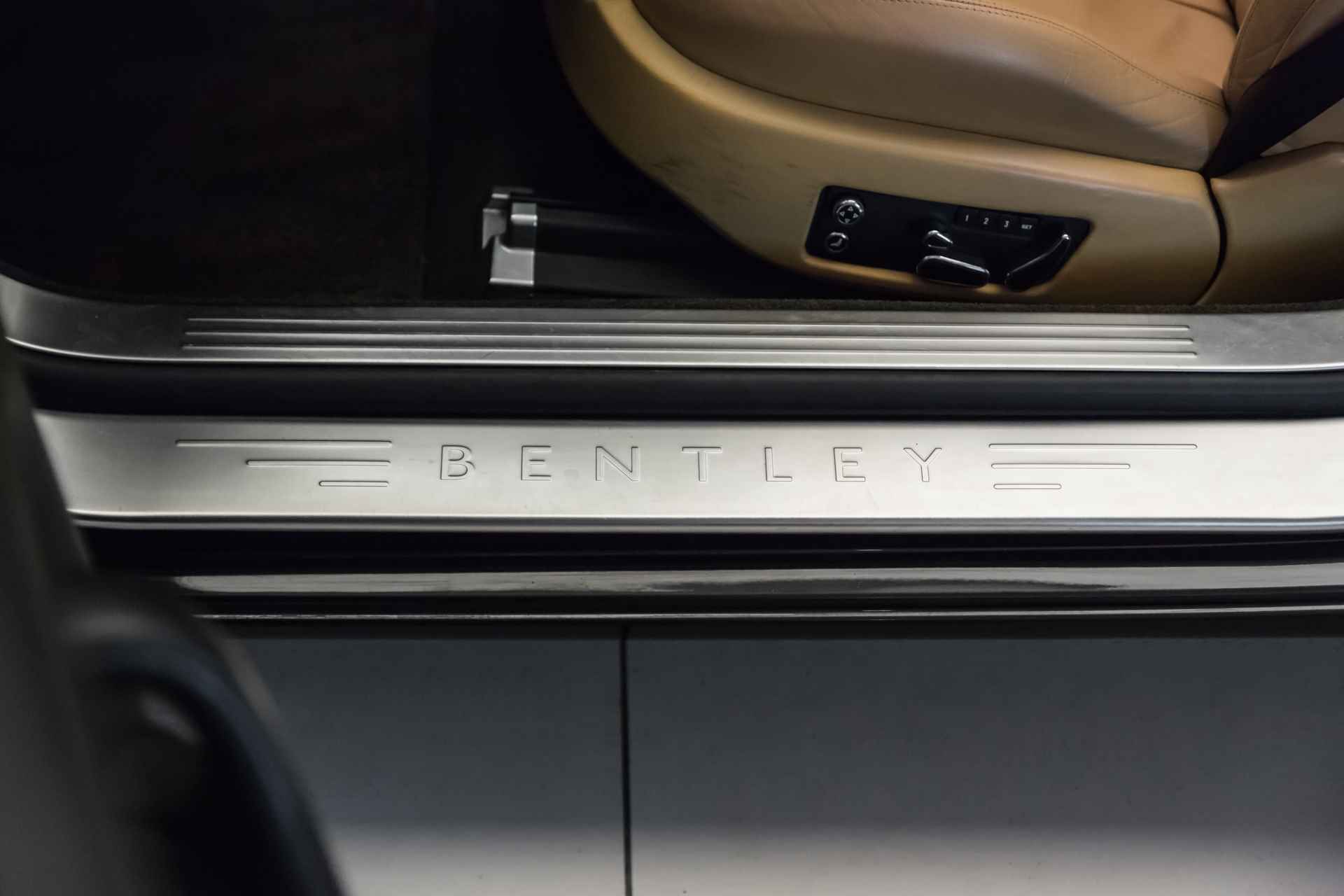 Bentley Continental GTC ~Munsterhuis Sportscars~ - 18/34