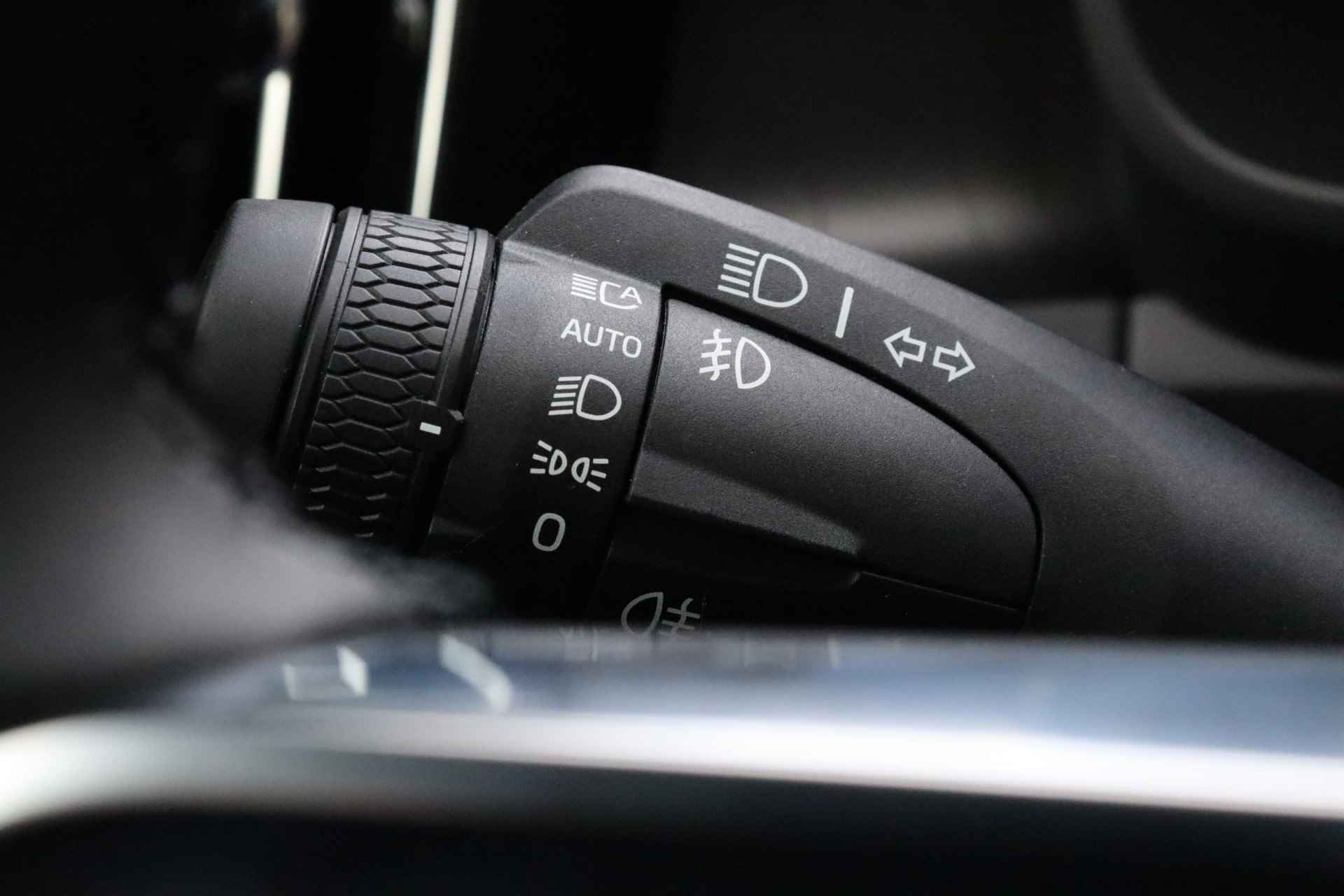 Volvo C40 Recharge Ultimate | Nieuw! | 360° Camera | Microtech Nubuck Bekleding | Harman Kardon | 20 Inch met All Season Banden | Panorama - 24/57