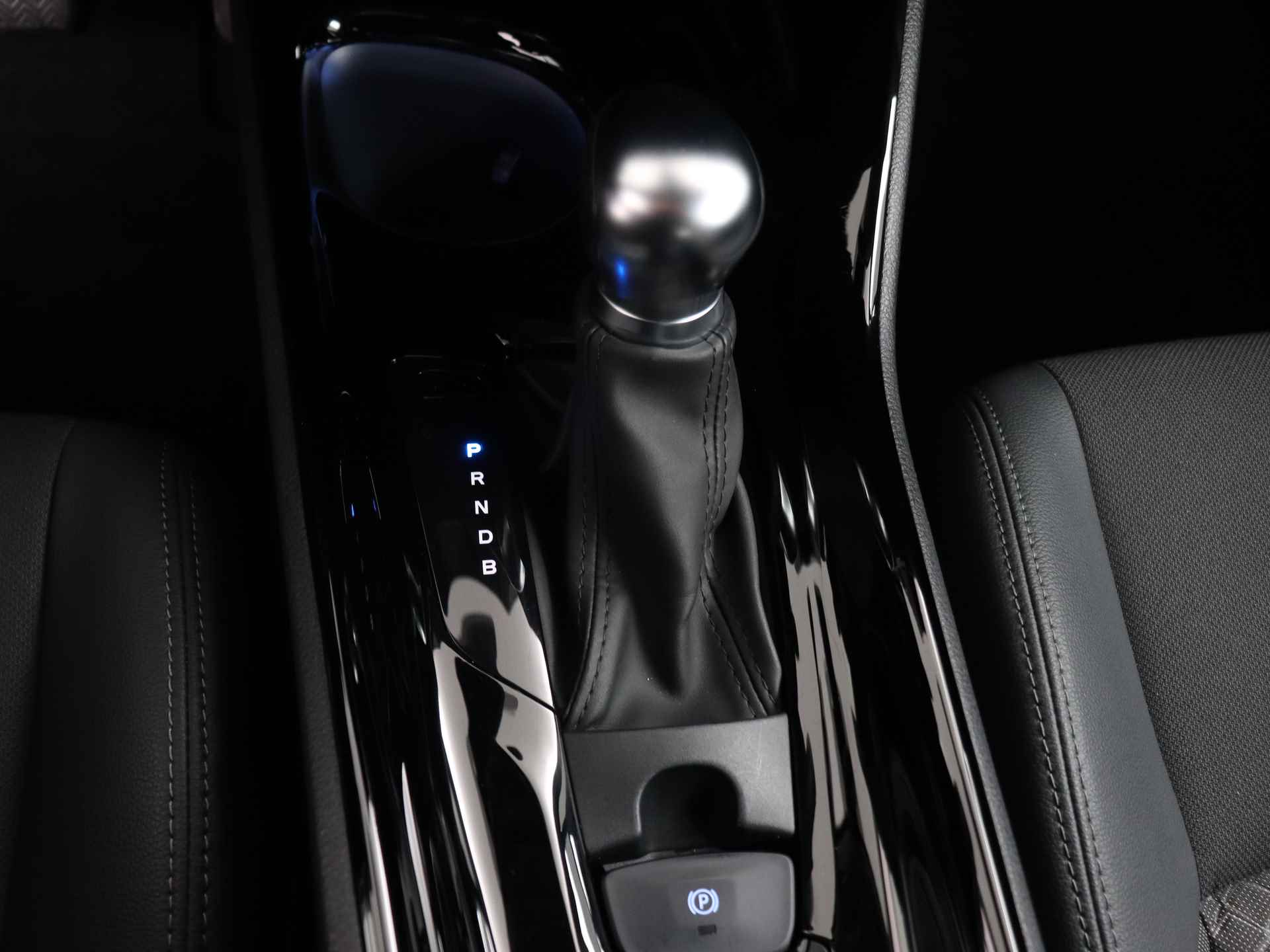 Toyota C-HR 1.8 Hybrid Dynamic | Adaptieve Cruise Control | Parkeersensoren | Camera | - 9/36