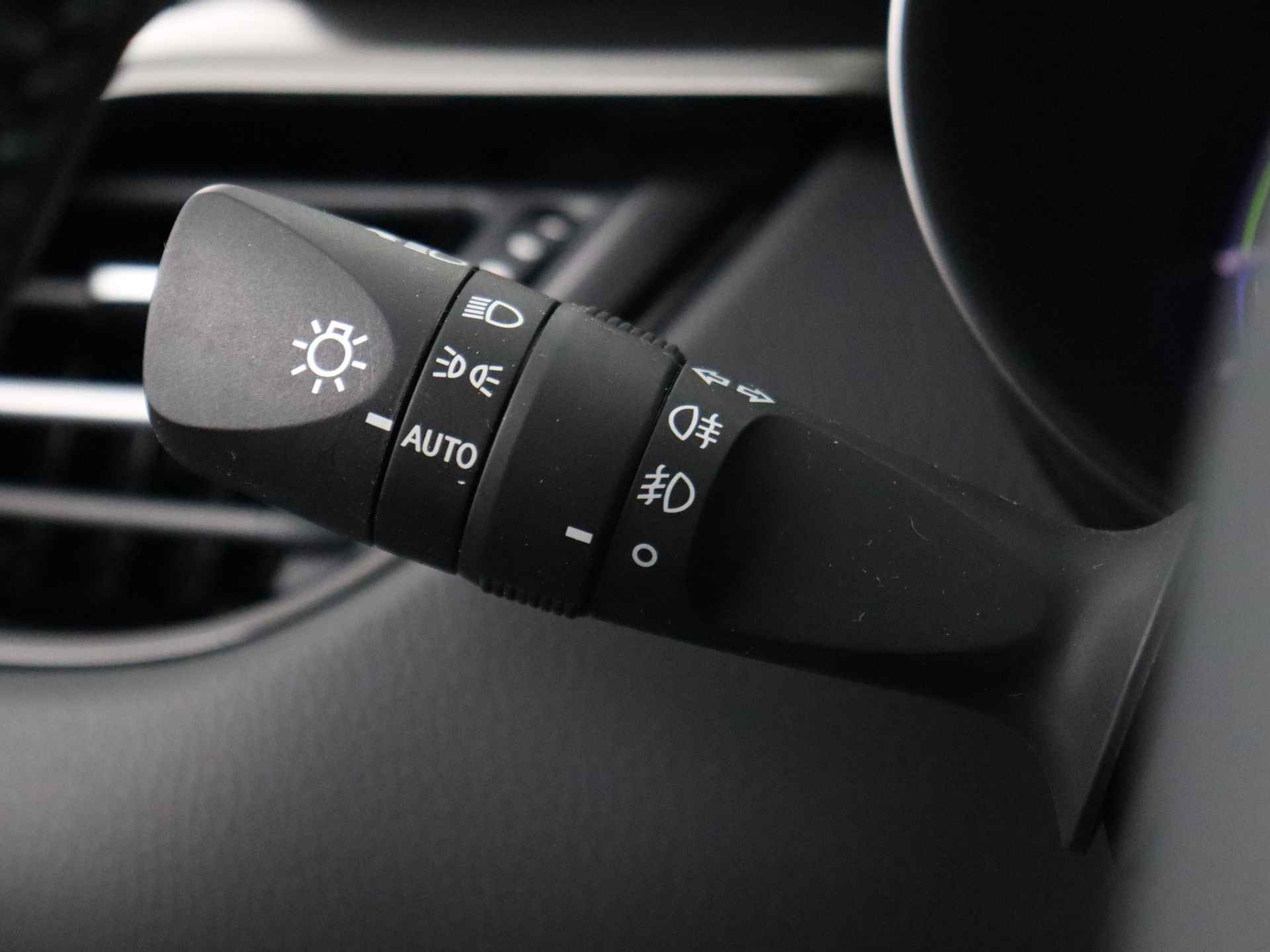 Toyota C-HR 1.8 Hybrid Dynamic | Adaptieve Cruise Control | Parkeersensoren | Camera | - 18/36