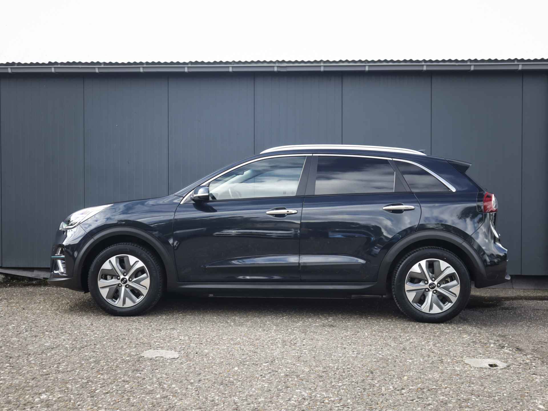 Kia e-Niro ExecutiveLine 64 kWh (204 PK) 1e-Eig, Kia-Dealer-Onderh, 12-Mnd-BOVAG, NL-Auto, Leer, Navigatie/Apple-Carplay/Android-Auto, Adaptive-Cruisecontrol, Achteruitrijcamera, Keyless-Entry/Start, Voorstoelen-Gevent., Stoelverwar Premium-Audio, Parkeersensoren-V+A, Lm-Velgen-17Inch, Privacy-Glas - 37/44