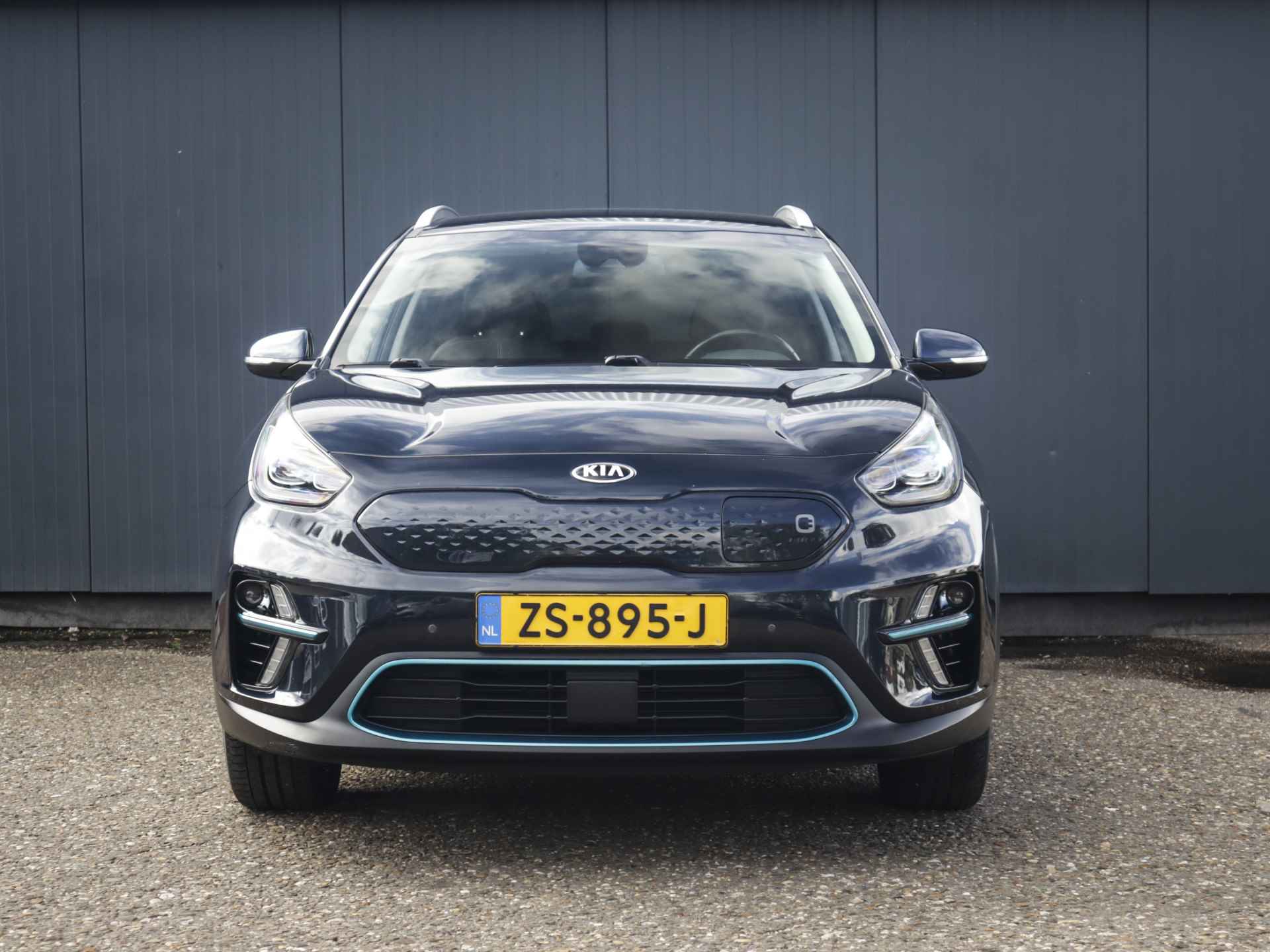 Kia e-Niro ExecutiveLine 64 kWh (204 PK) 1e-Eig, Kia-Dealer-Onderh, 12-Mnd-BOVAG, NL-Auto, Leer, Navigatie/Apple-Carplay/Android-Auto, Adaptive-Cruisecontrol, Achteruitrijcamera, Keyless-Entry/Start, Voorstoelen-Gevent., Stoelverwar Premium-Audio, Parkeersensoren-V+A, Lm-Velgen-17Inch, Privacy-Glas - 38/44