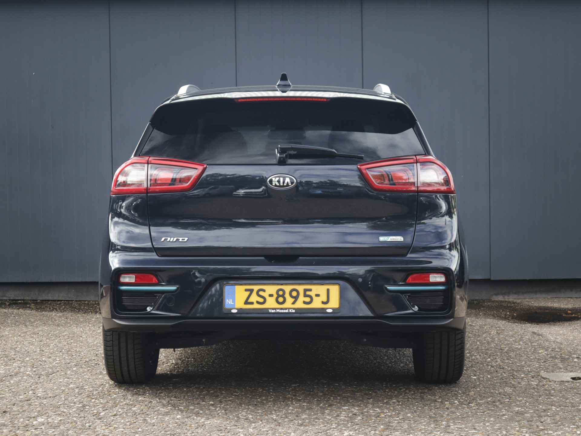 Kia e-Niro ExecutiveLine 64 kWh (204 PK) 1e-Eig, Kia-Dealer-Onderh, 12-Mnd-BOVAG, NL-Auto, Leer, Navigatie/Apple-Carplay/Android-Auto, Adaptive-Cruisecontrol, Achteruitrijcamera, Keyless-Entry/Start, Voorstoelen-Gevent., Stoelverwar Premium-Audio, Parkeersensoren-V+A, Lm-Velgen-17Inch, Privacy-Glas - 40/44