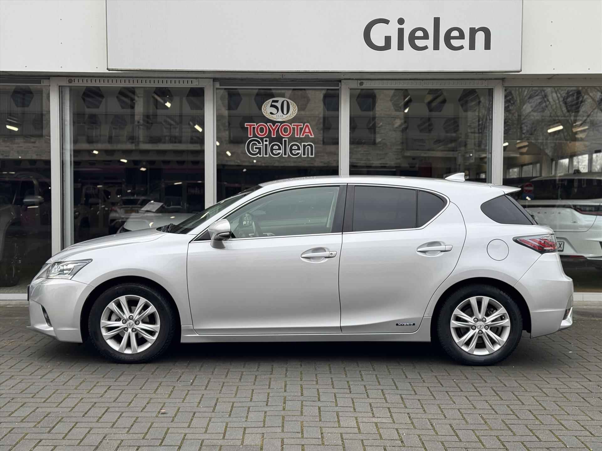 Lexus Ct 200h Luxury Line | Leer, Geheugenfunctie, Stoelverwarming, Parkeersensoren, Navigatie, Camera, Licht + Regensensor - 2/35