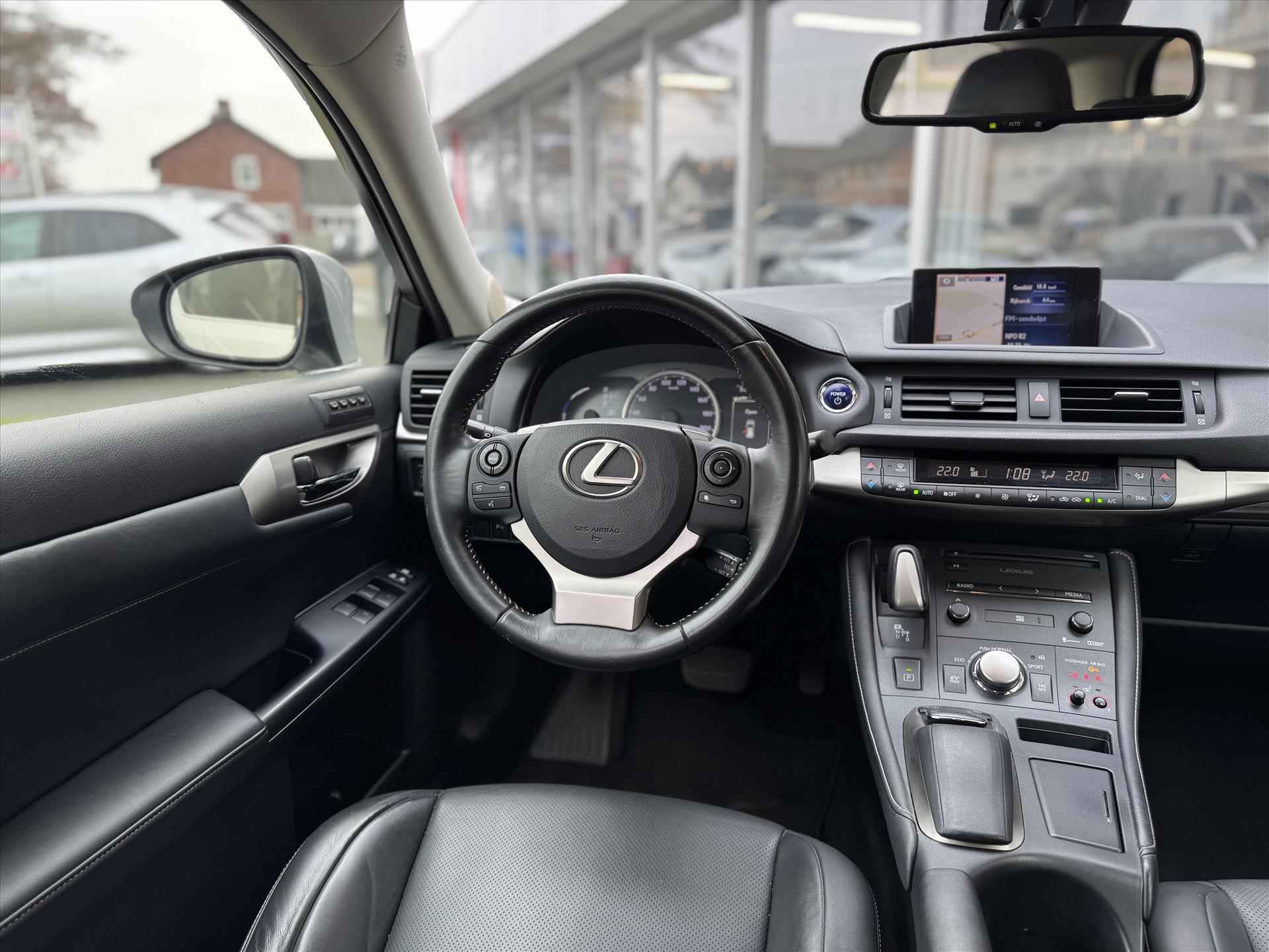 Lexus Ct 200h Luxury Line | Leer, Geheugenfunctie, Stoelverwarming, Parkeersensoren, Navigatie, Camera, Licht + Regensensor - 13/35